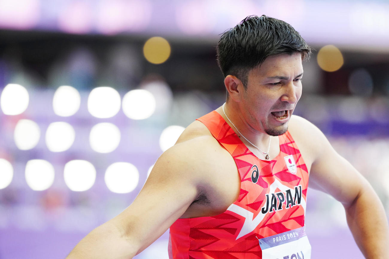 陸上の男子やり投げ予選に臨むディーン（撮影・江口和貴）