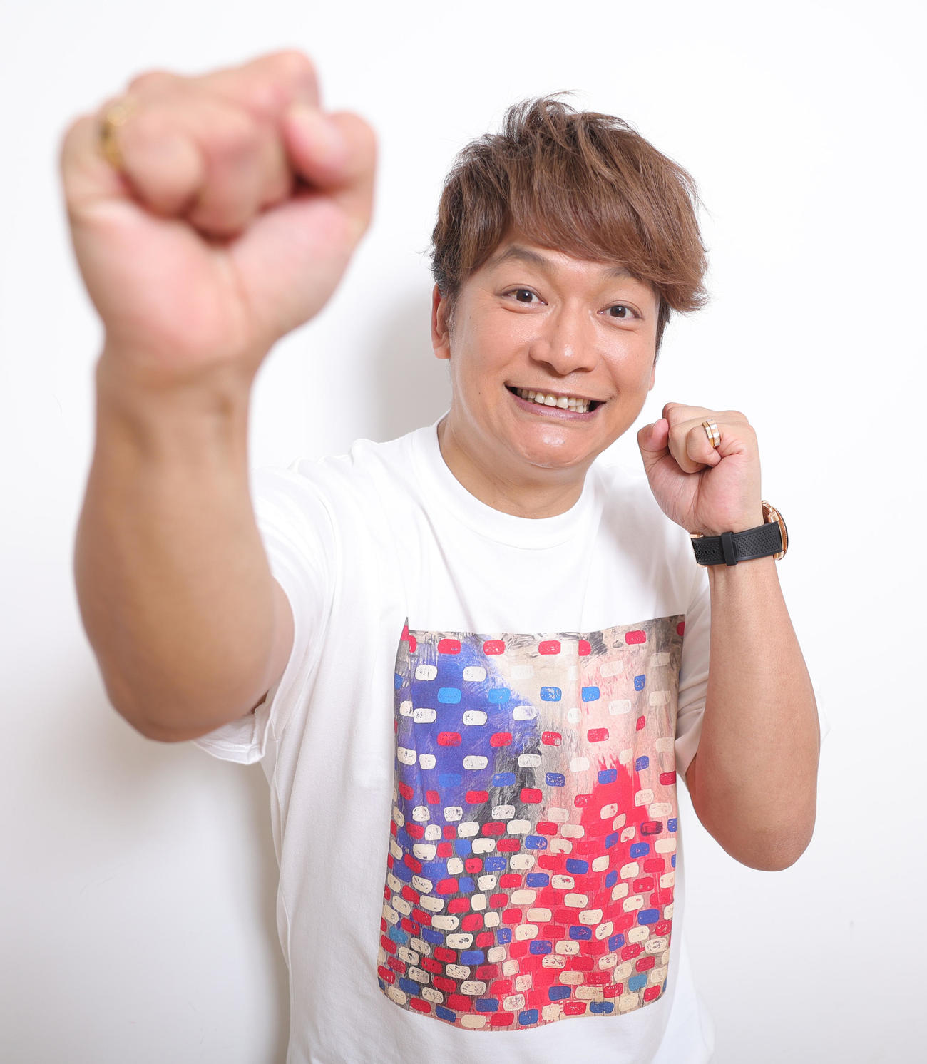 パラリンピックを応援する香取慎吾。Tシャツはパリをイメージして自らデザインしたもの（撮影・野上伸悟）