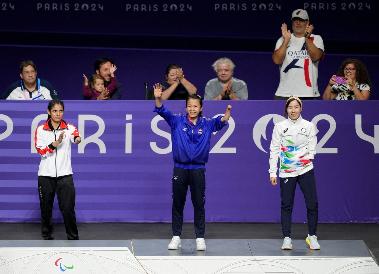 パリ・パラリンピックのテコンドーK44女子47キロ級で銅メダルを獲得した難民選手団のザキア・フダダディ（右）（ロイター）