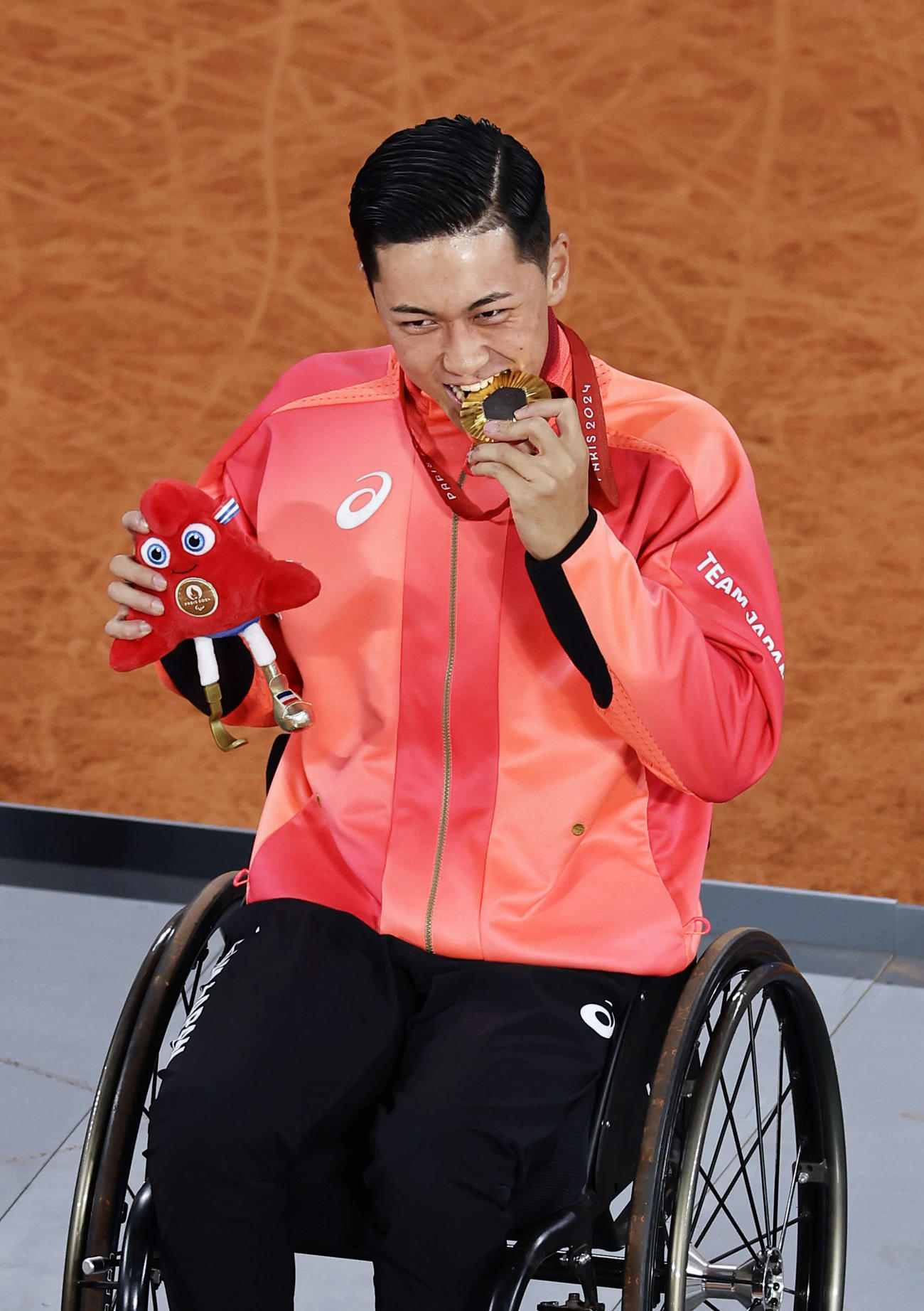 車いすテニス男子シングルスで金メダルを獲得した小田凱人（共同）