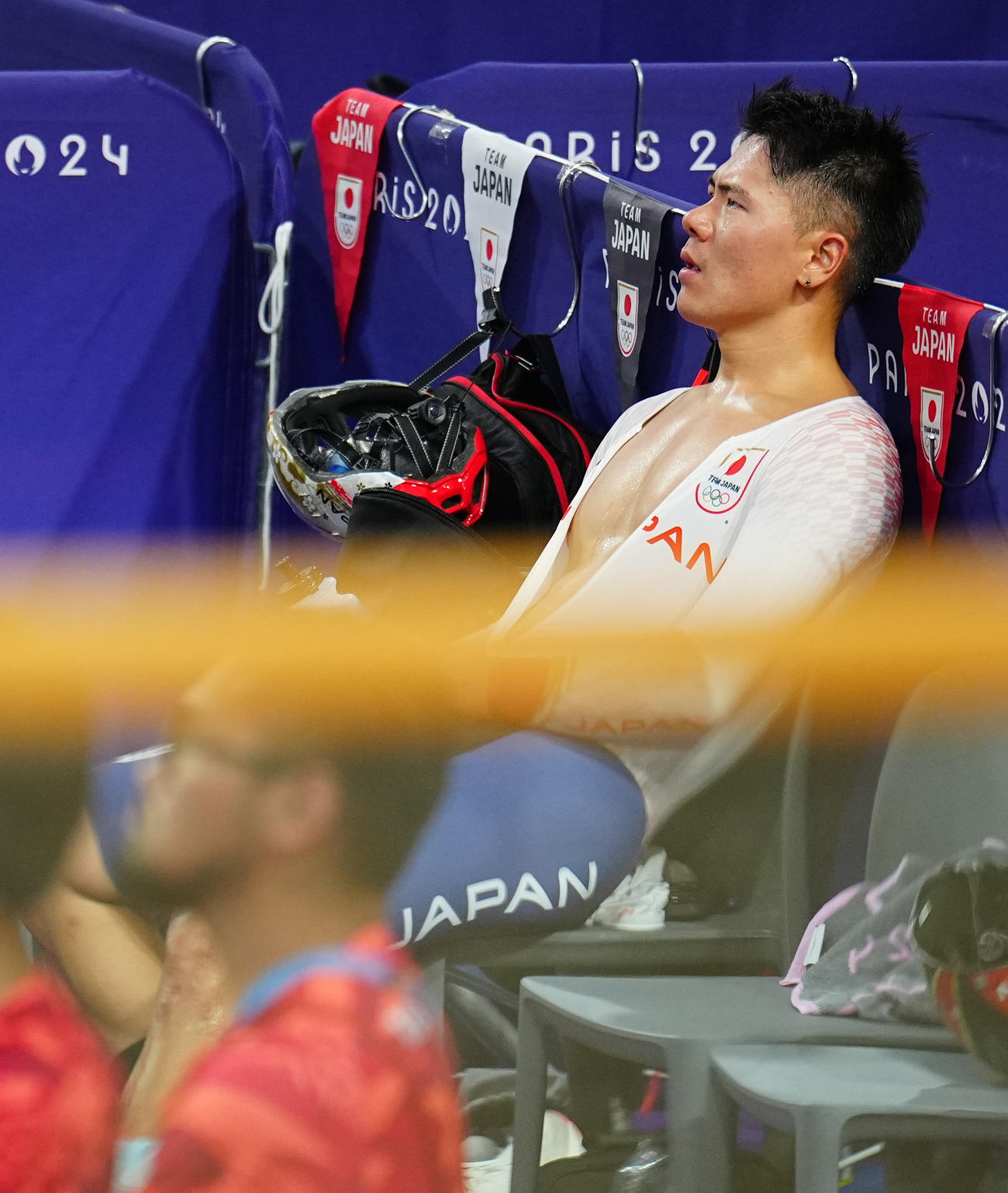 自転車トラック男子チームスプリント1回戦　日本対フランス　フランスに敗れ、さえない表情の長迫（撮影・垰建太）