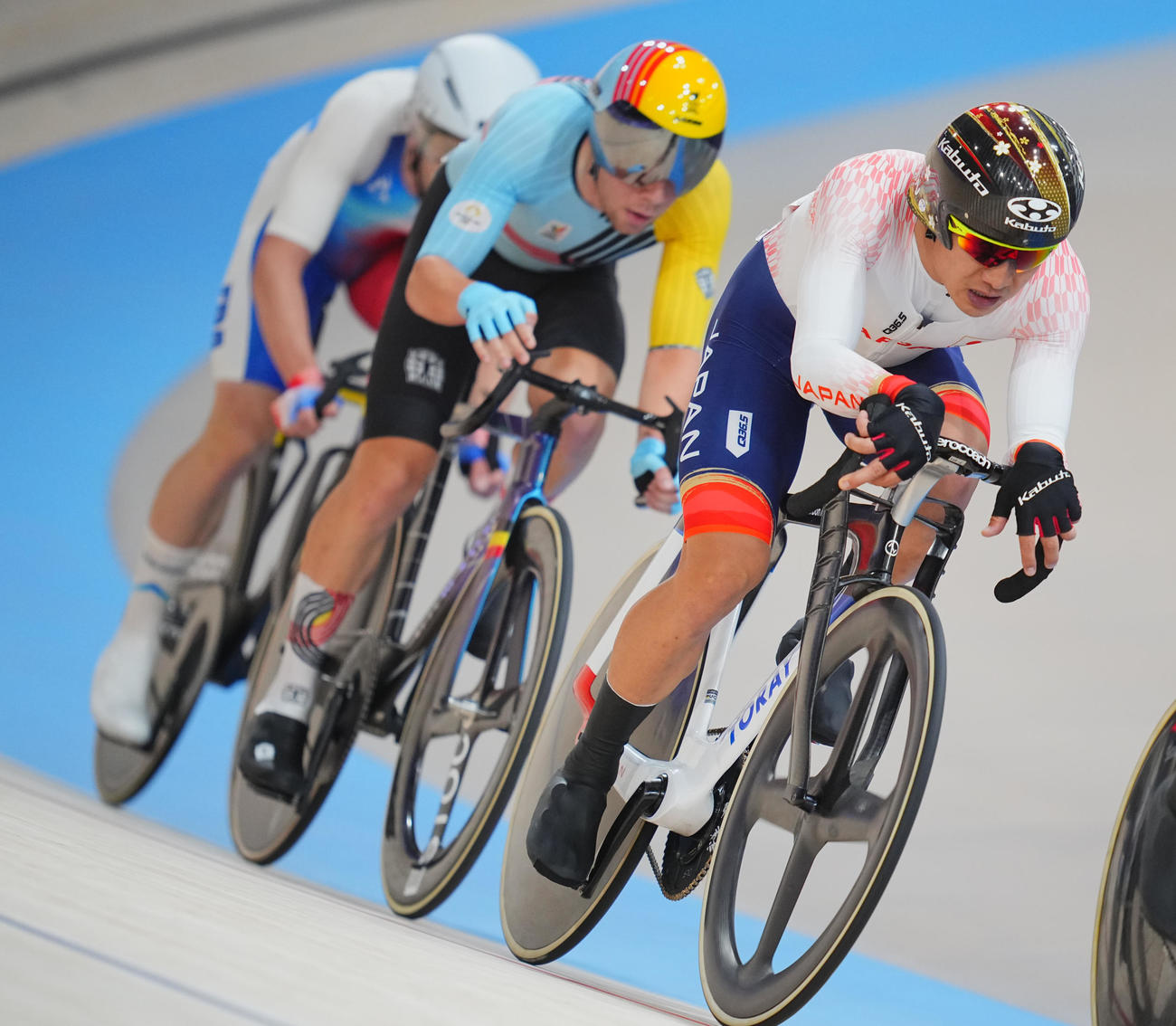 自転車トラック男子オムニアム、ポイントレースに臨む窪木（右）（撮影・垰建太）