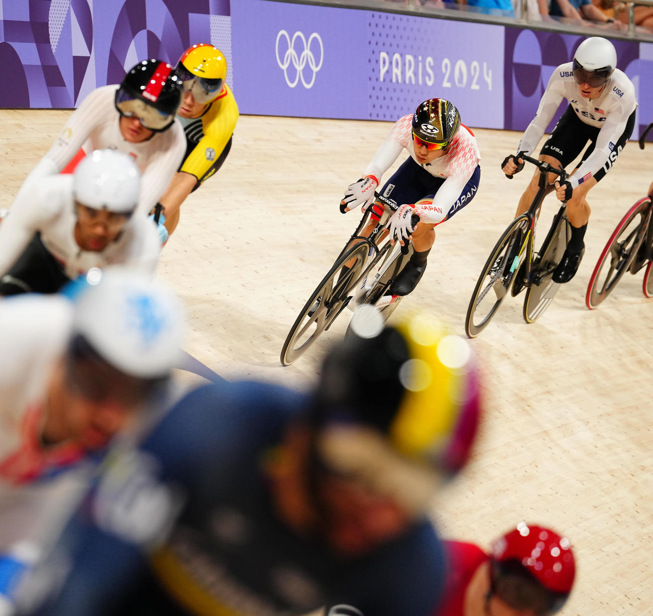 自転車トラック男子オムニアム、テンポレースに臨む窪木（右から2人目）（撮影・垰建太）