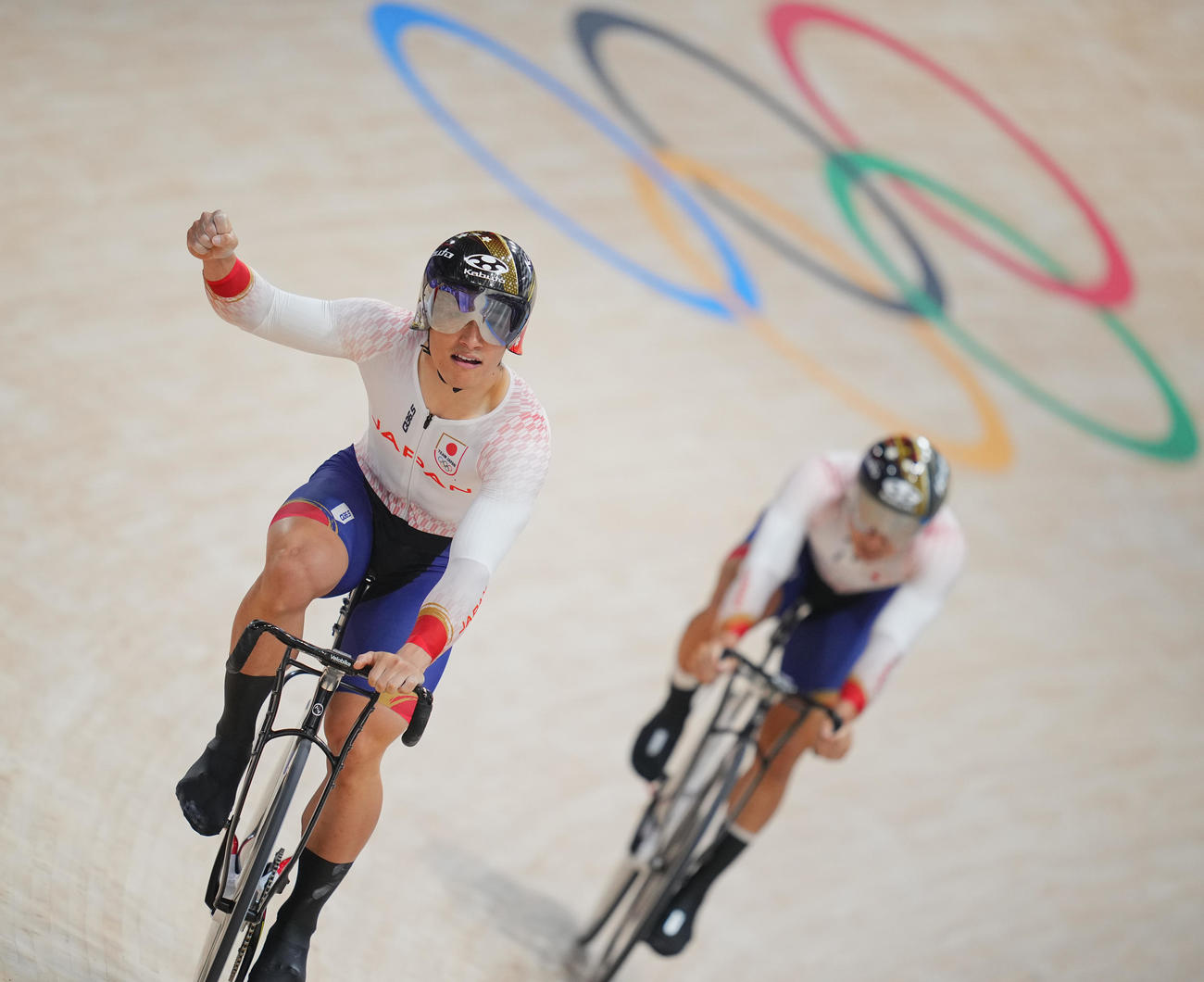 自転車トラック男子スプリント5－8位順位決定戦、1着でゴールしガッツポーズする太田（撮影・垰建太）