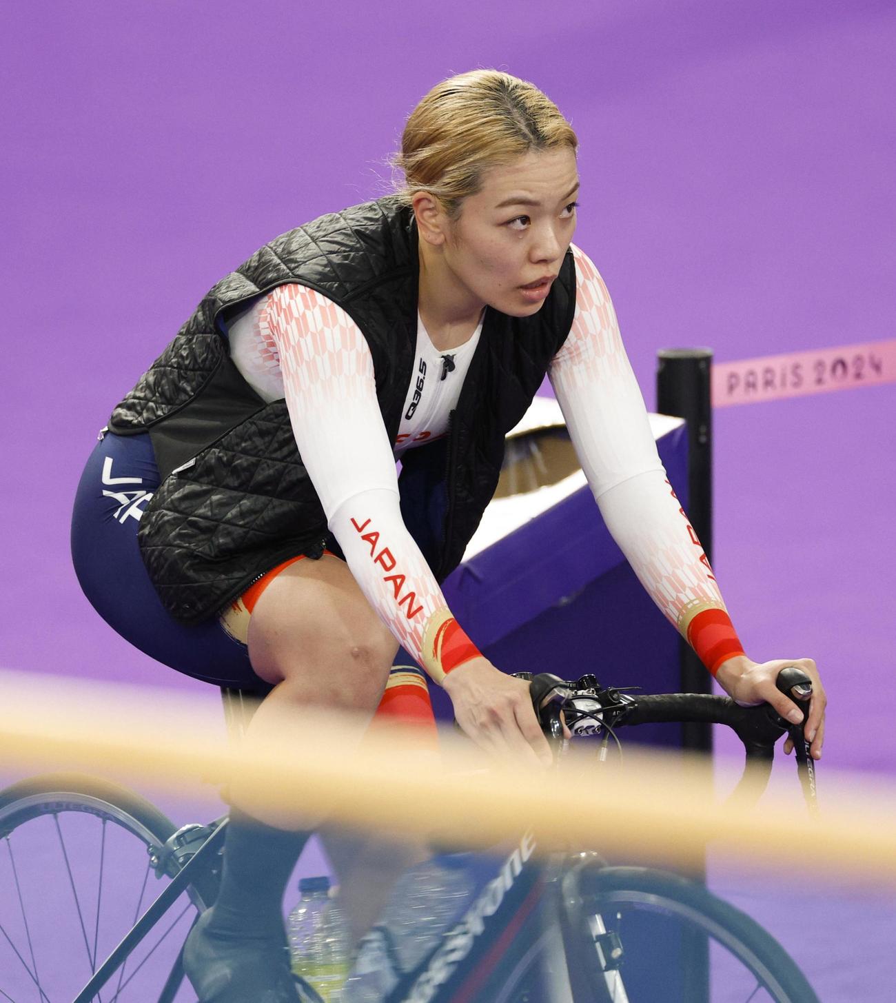 女子スプリント予選を終えた佐藤水菜＝パリ郊外（共同）