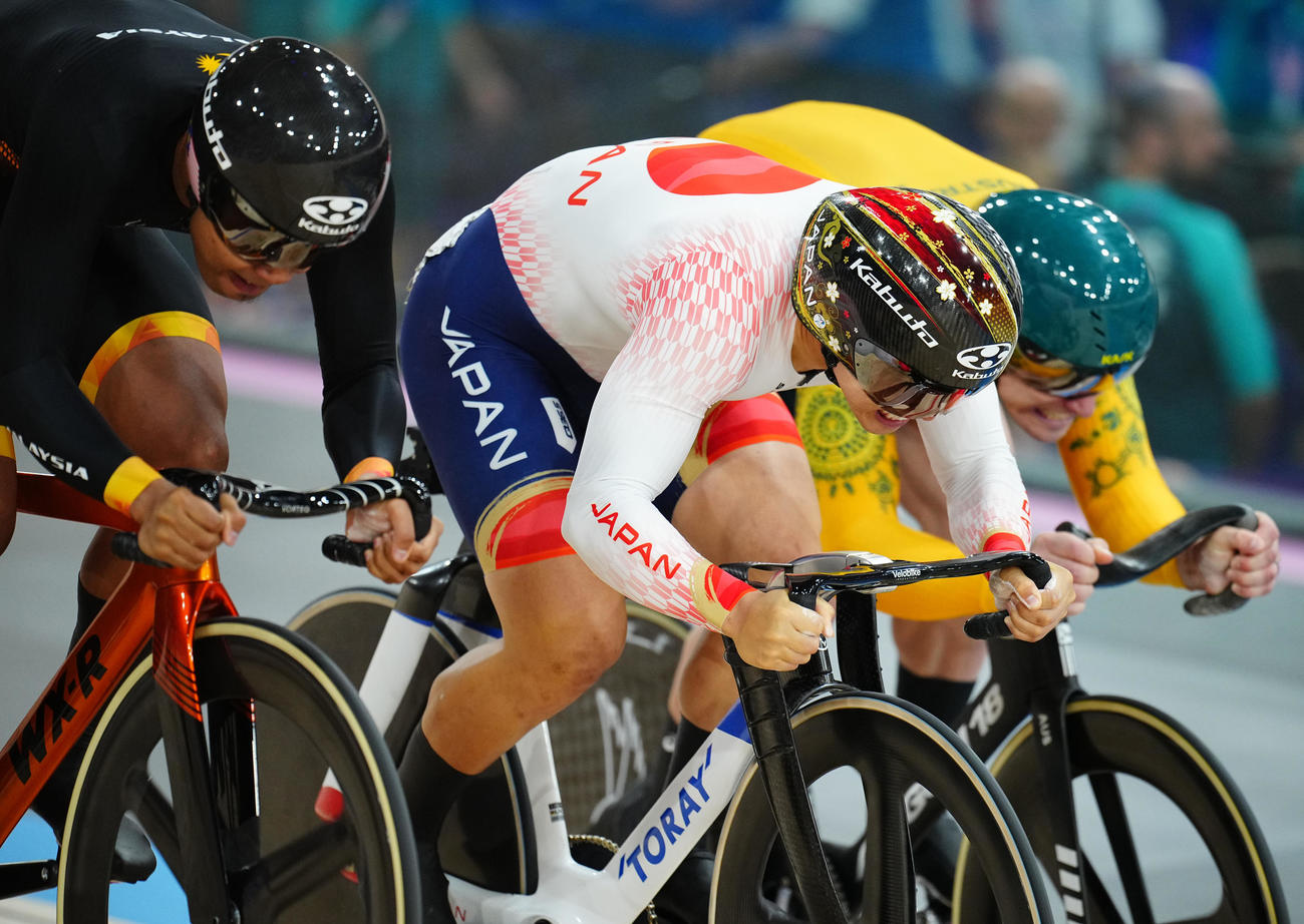 パリ五輪　自転車男子ケイリン決勝に臨む中野（中央）（2024年8月11日撮影）