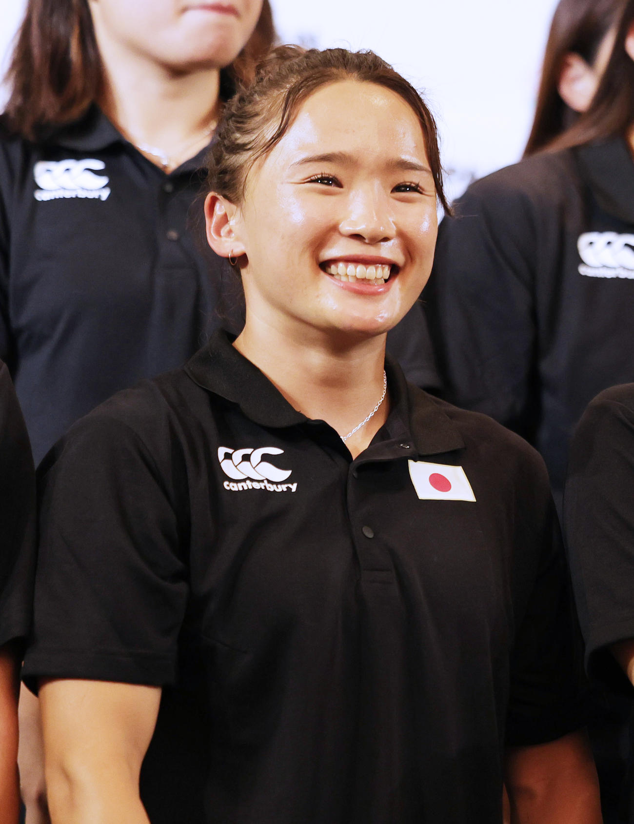 パリ五輪に向けた会見に出席し、笑顔を見せる7人制ラグビー女子日本代表の原（撮影・野上伸悟）