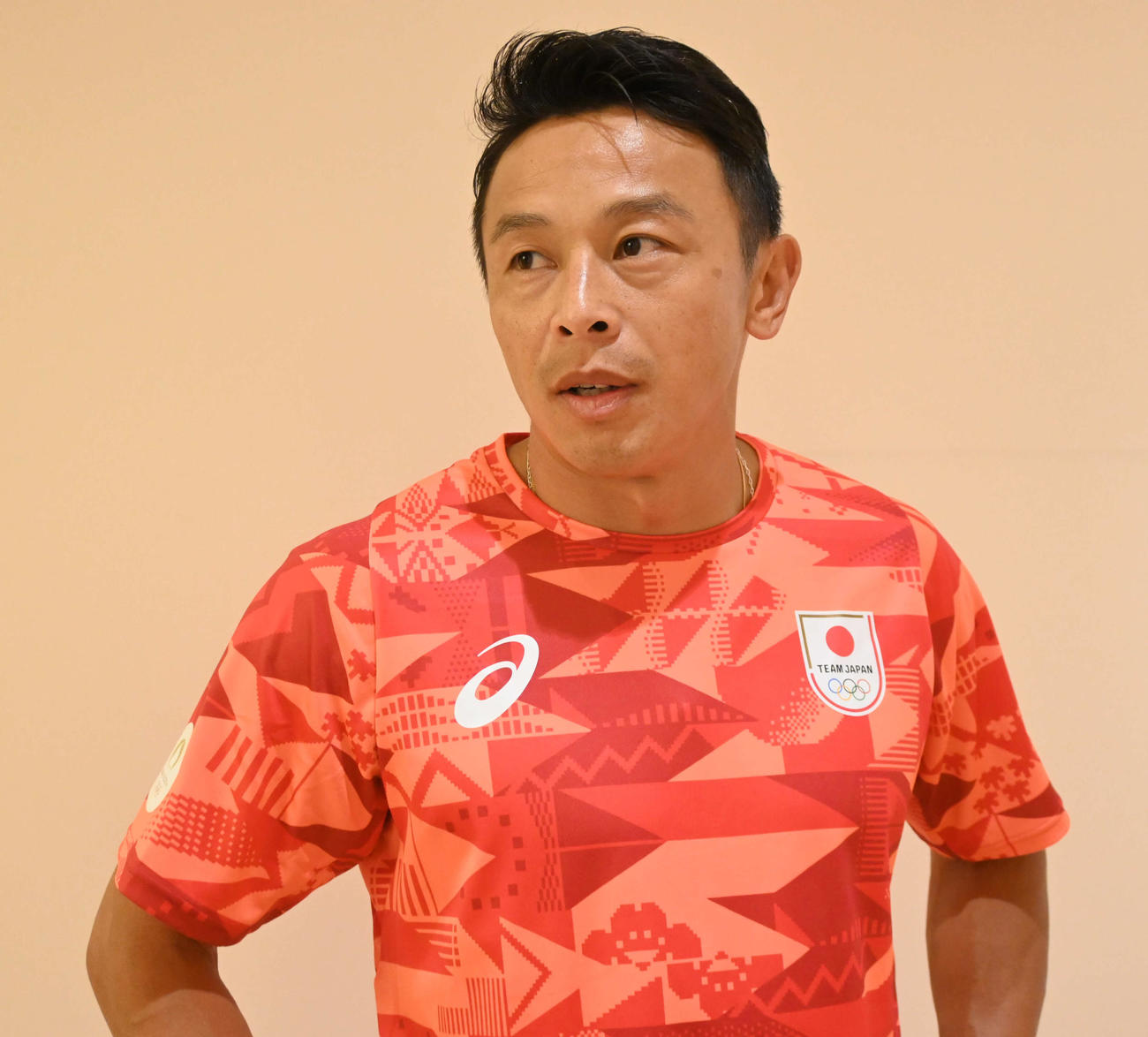 パリ五輪後の退任が発表された鈴木貴士ヘッドコーチ（撮影・飯岡大暉）