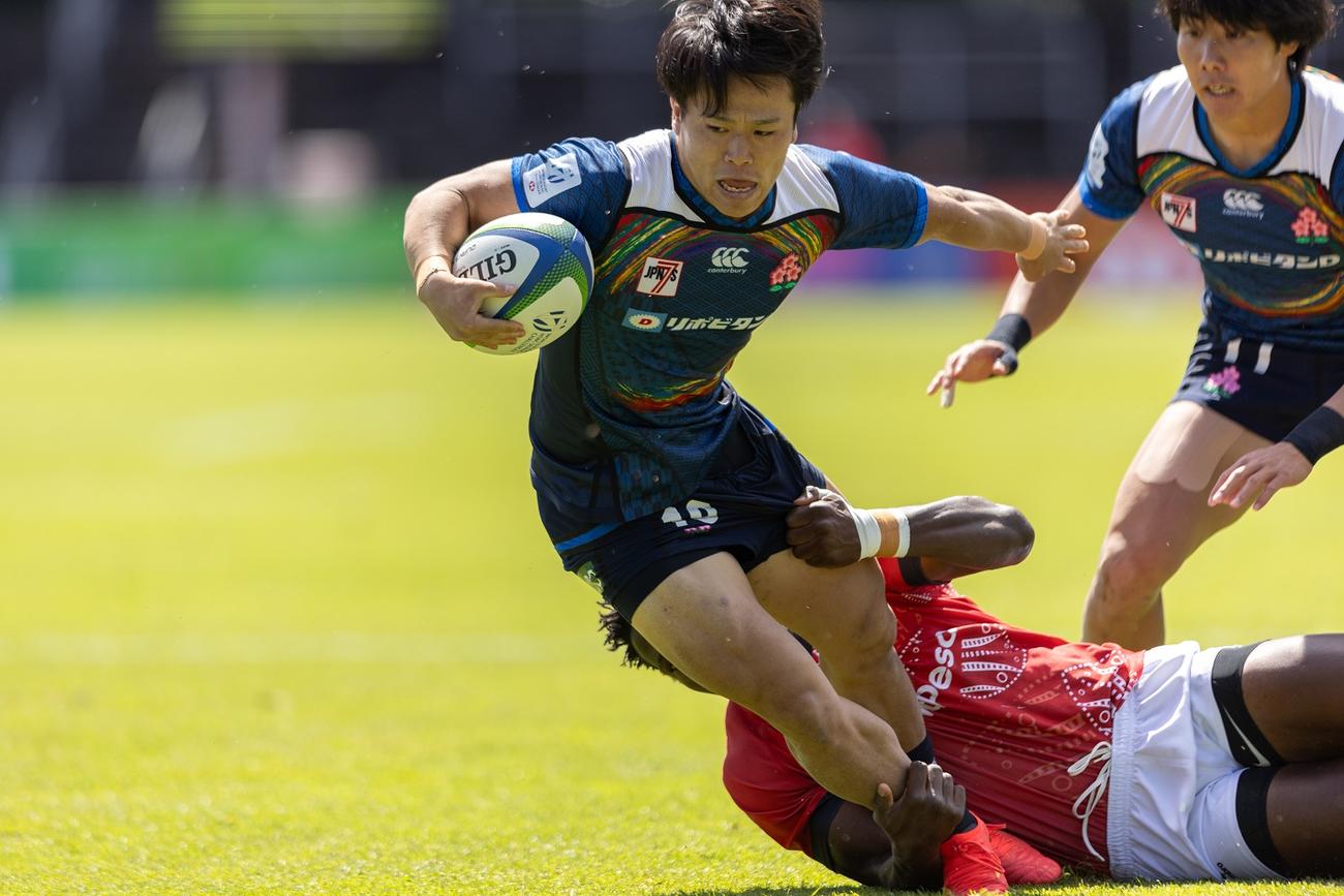 24年5月、セブンズチャレンジャーミュンヘン大会で突破を図る日本代表の石田吉平（C）JRFU
