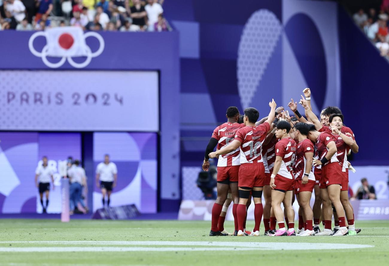 日本対ニュージーランド　円陣を組む日本代表（撮影・河田真司）