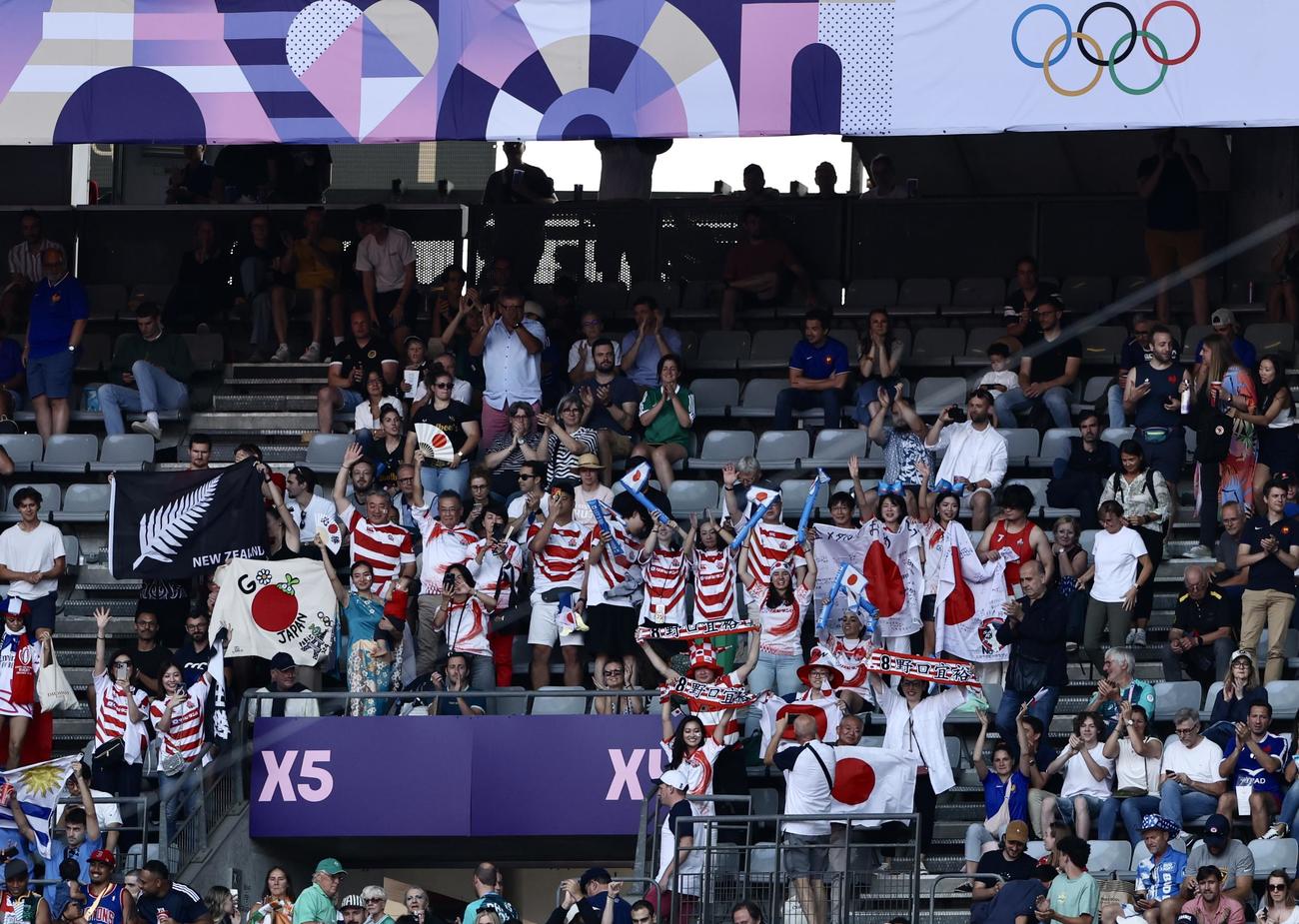 日本対ニュージーランド　日本代表に声援を送るサポーター（撮影・河田真司）