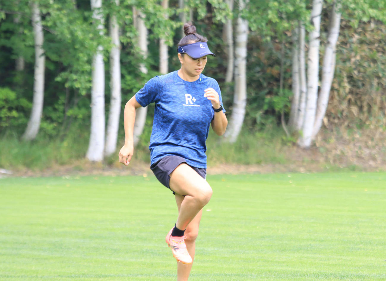 ラグビー7人制女子のレフェリーに選出されている桑井さん（撮影・保坂果那）
