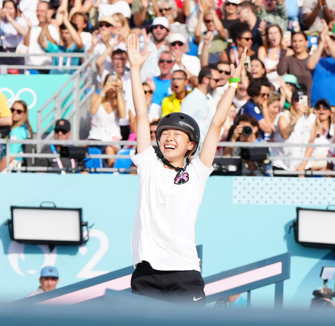 スケートボード女子ストリートで優勝し歓喜する吉沢（撮影・江口和貴）