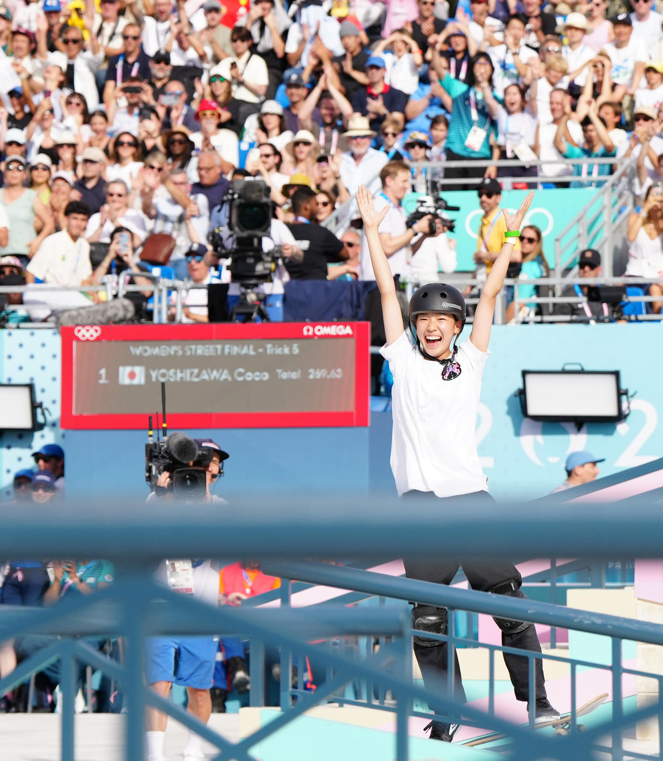 スケートボード女子ストリートで優勝し歓喜する吉沢（撮影・江口和貴）