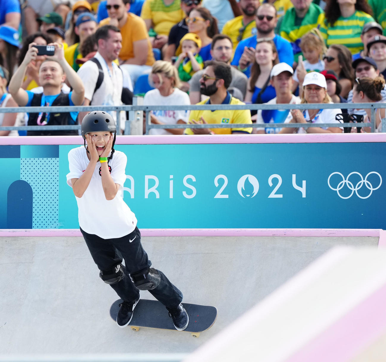 スケートボード女子ストリート決勝　ラン1回目を終え驚きの表情を見せる吉沢（撮影・江口和貴）