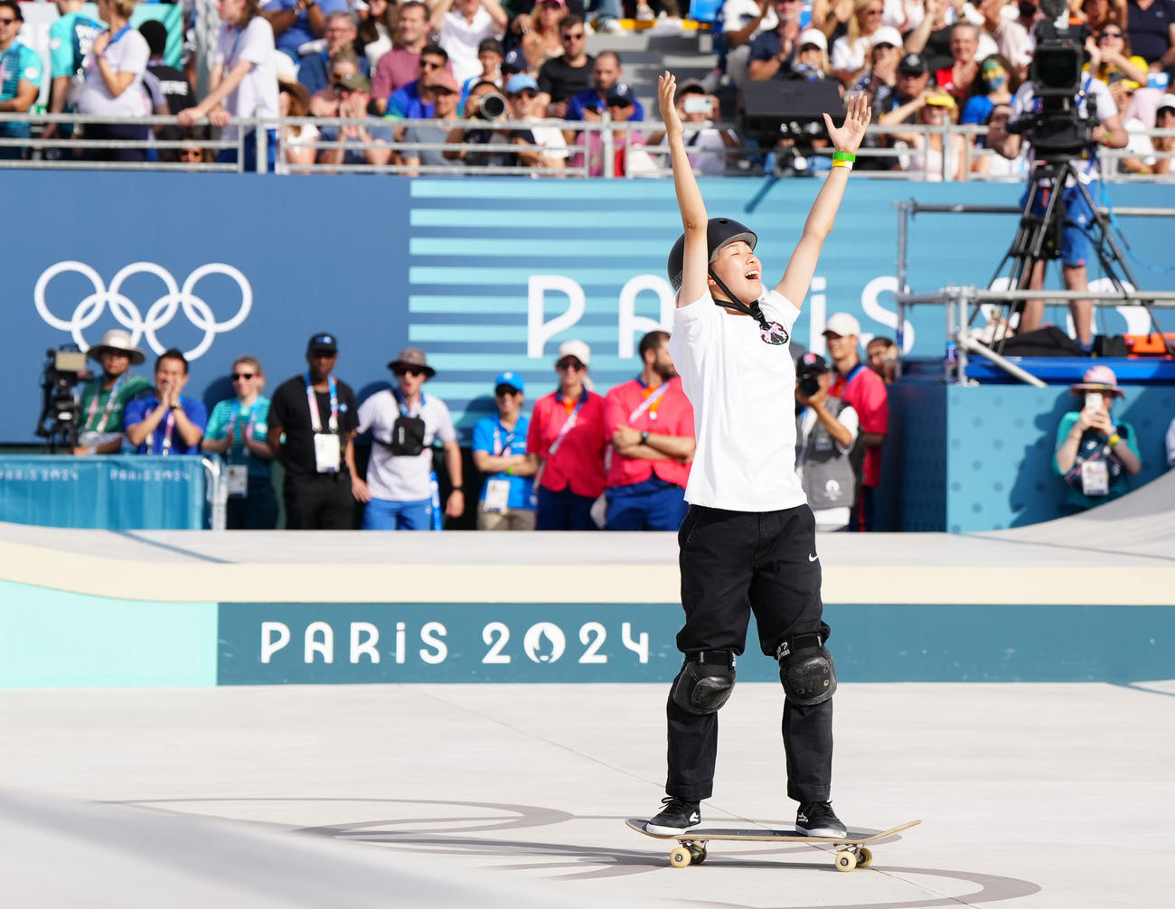 スケートボード女子ストリートで優勝し歓喜する吉沢（撮影・江口和貴）