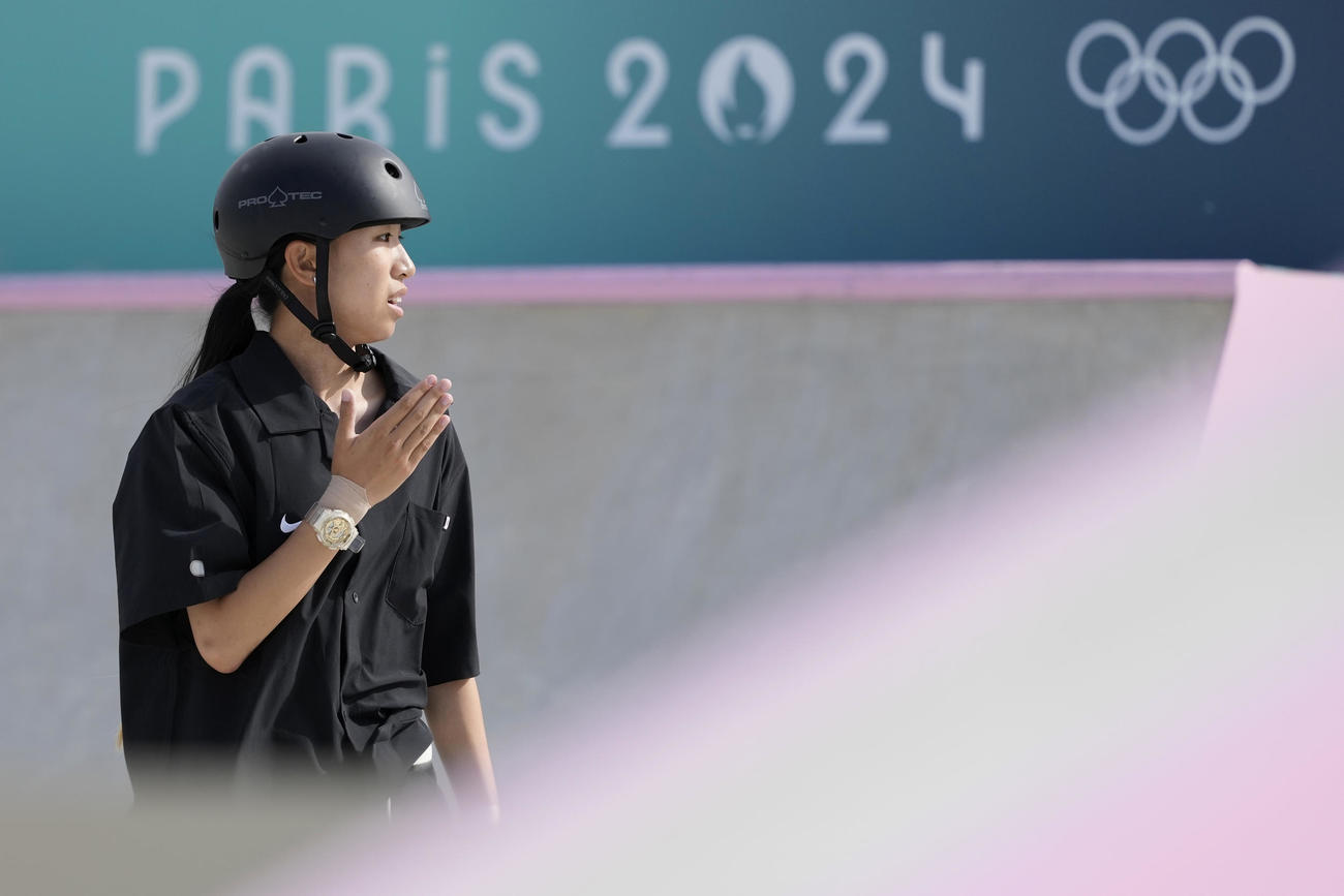 スケートボード女子ストリート　銀メダルの赤間凜音（AP）