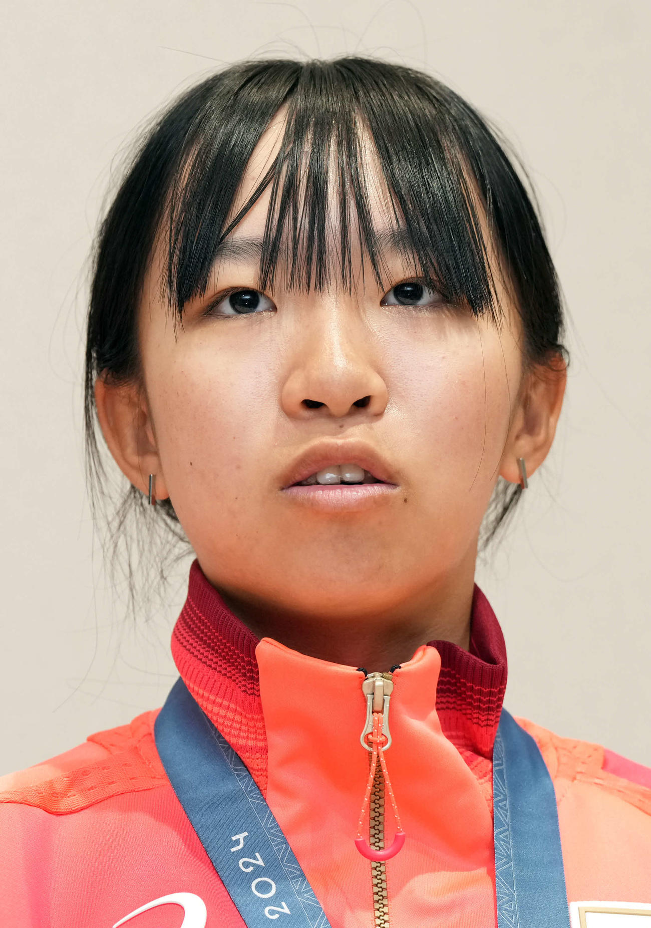 会見に臨んだスケートボード女子ストリートの銀メダルの赤間（撮影・たえ見朱実）