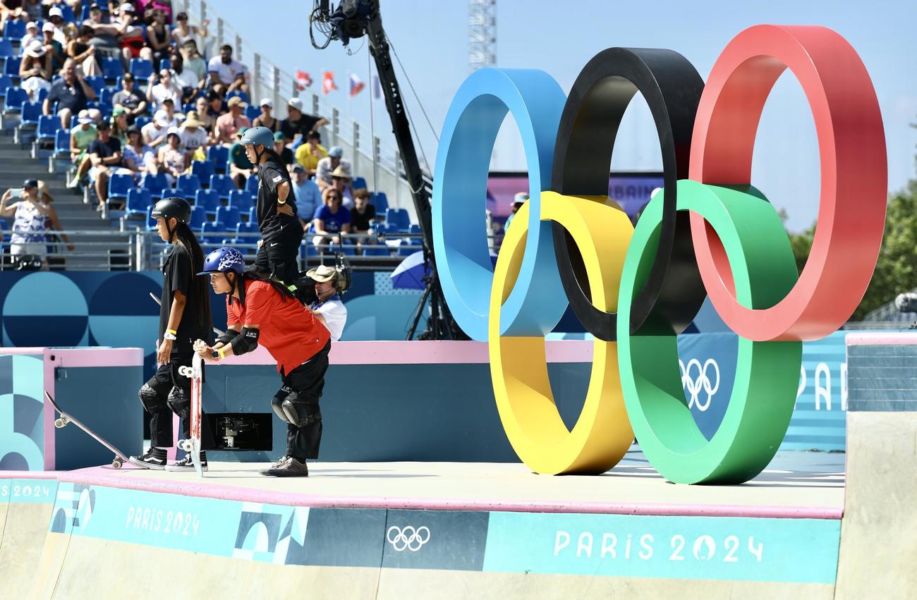 女子パーク予選　開始前、様子を見る手前から、四十住、開、草木（撮影・河田真司）