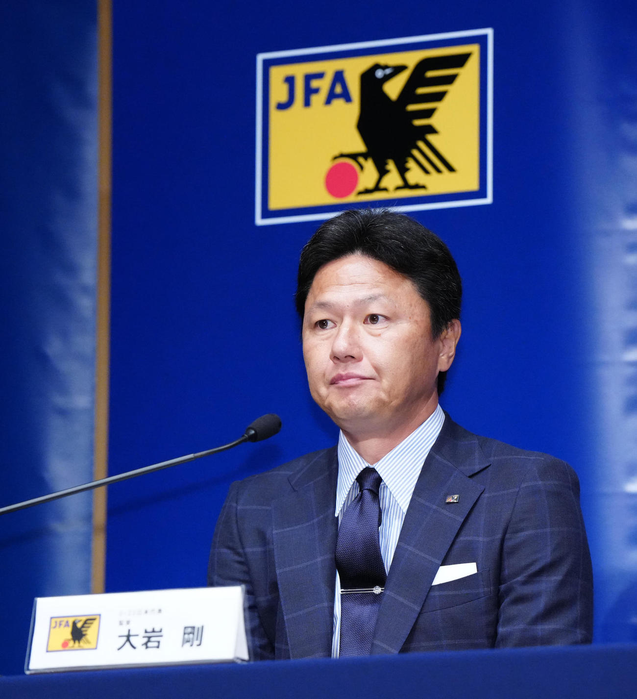 パリ五輪に出場する選手発表会見に臨むU－23日本代表大岩監督（撮影・江口和貴）