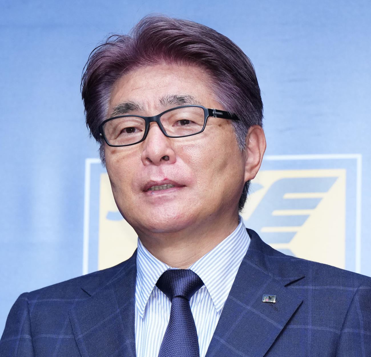 パリ五輪出場選手発表会見後、写真に納まる山本ナショナルチームダイレクター（撮影・江口和貴）