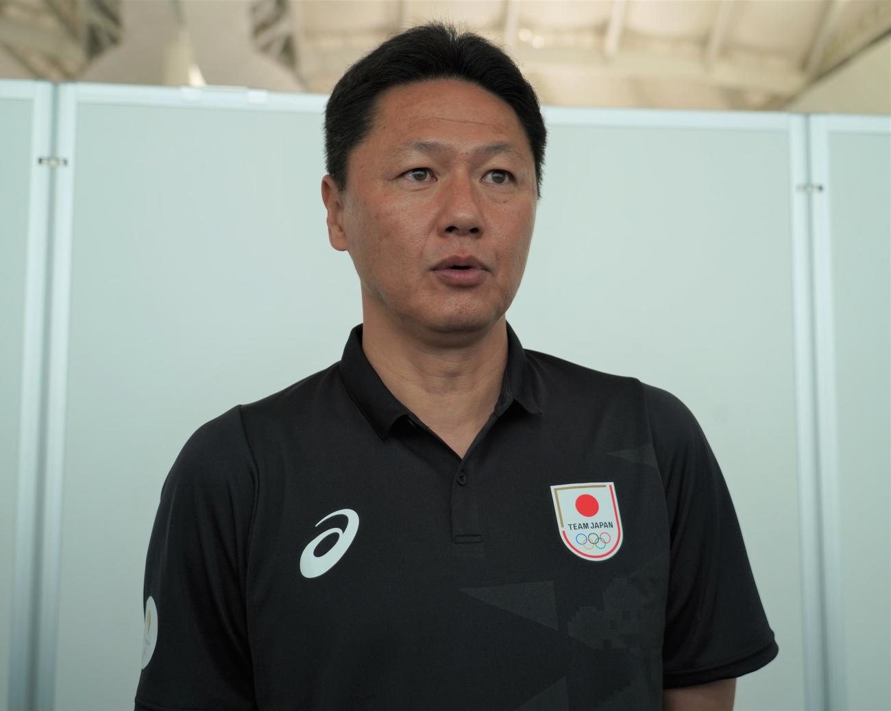 パリ五輪に向けて出国するU－23日本代表大岩剛監督（撮影・佐藤成）