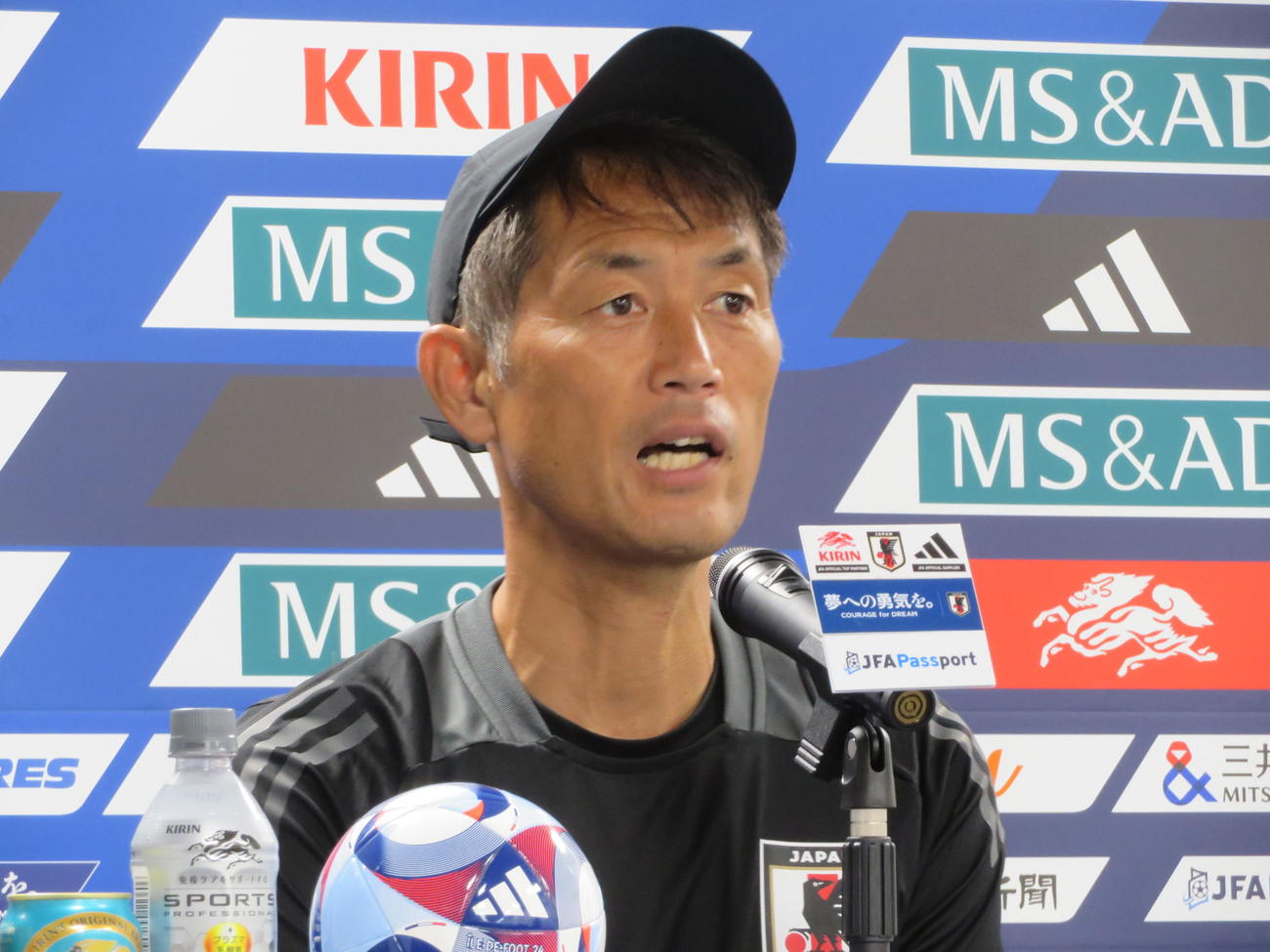 ガーナ戦の前日会見に出席したサッカー女子日本代表池田監督（撮影・佐藤成）