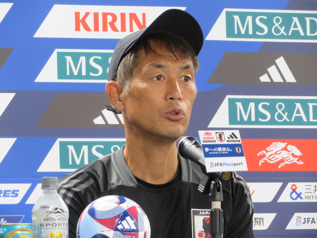 国際親善試合日本対ガーナ戦の前日会見に出席したサッカー女子日本代表池田太監督（撮影・佐藤成）