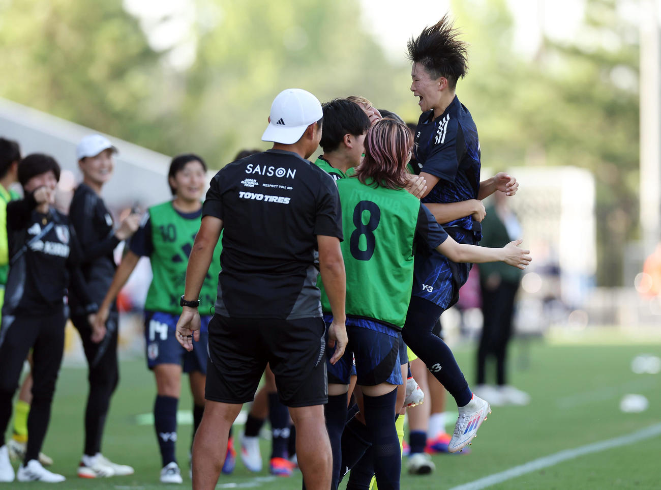 なでしこジャパン国際親善試合　日本対ガーナ　後半、直接FKを決め喜ぶ藤野（右）（撮影・前田充）