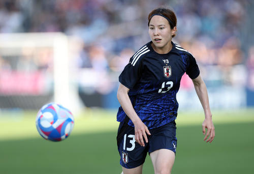 日本対ガーナ　前半、攻め上がる北川（撮影・前田充）