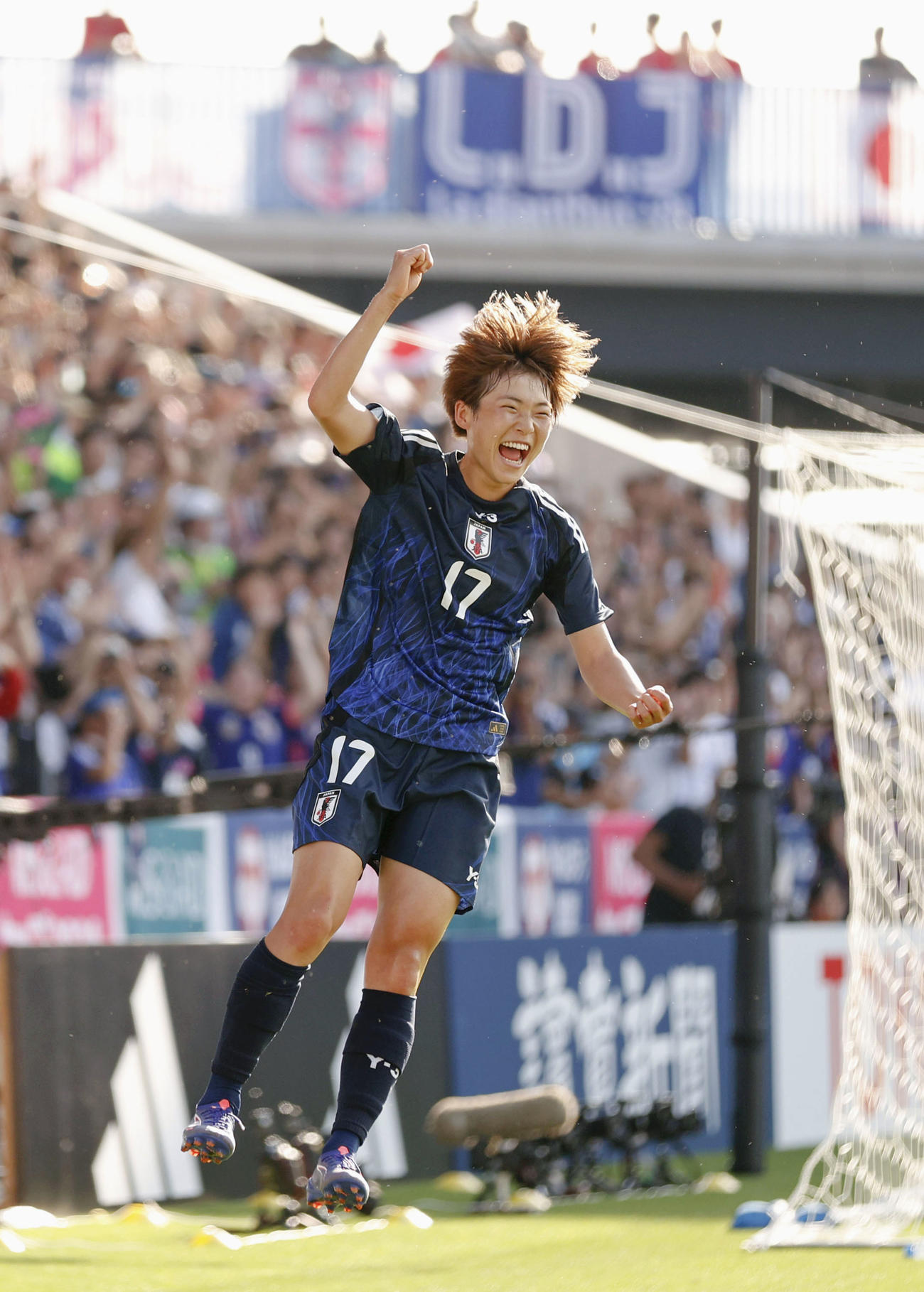 日本対ガーナ　後半、チーム2点目のゴールを決め、跳び上がって喜ぶ浜野