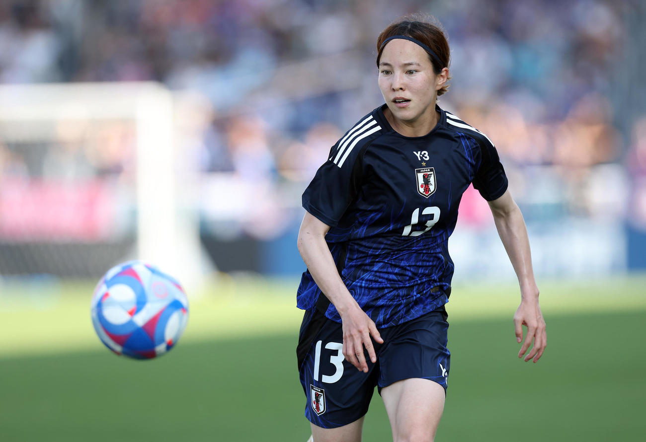日本対ガーナ　前半、攻め上がる北川ひかる（撮影・前田充）