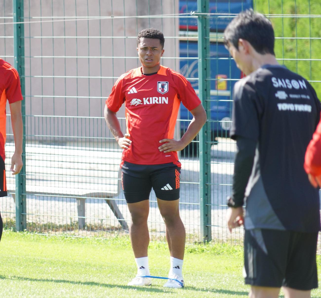 フランスとの親善試合に向けて調整するU－23日本代表MF藤田譲瑠チマ（撮影・佐藤成）