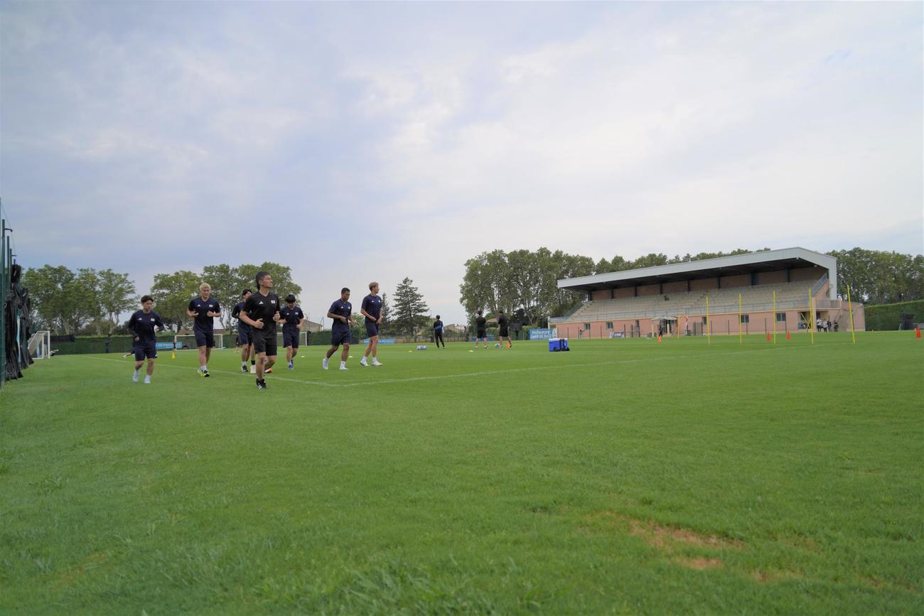 パリ五輪初戦パラグアイ戦に向けてマルモール総合運動公園で調整するサッカー男子日本代表（撮影・佐藤成）
