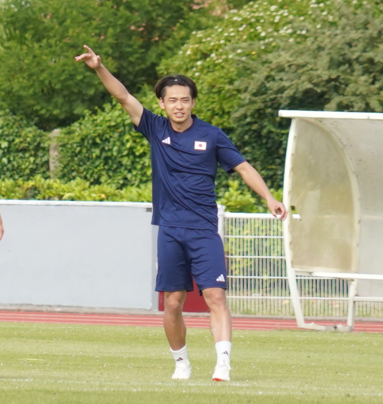 調整するパリ五輪サッカー男子日本代表MF斉藤光毅（撮影・佐藤成）