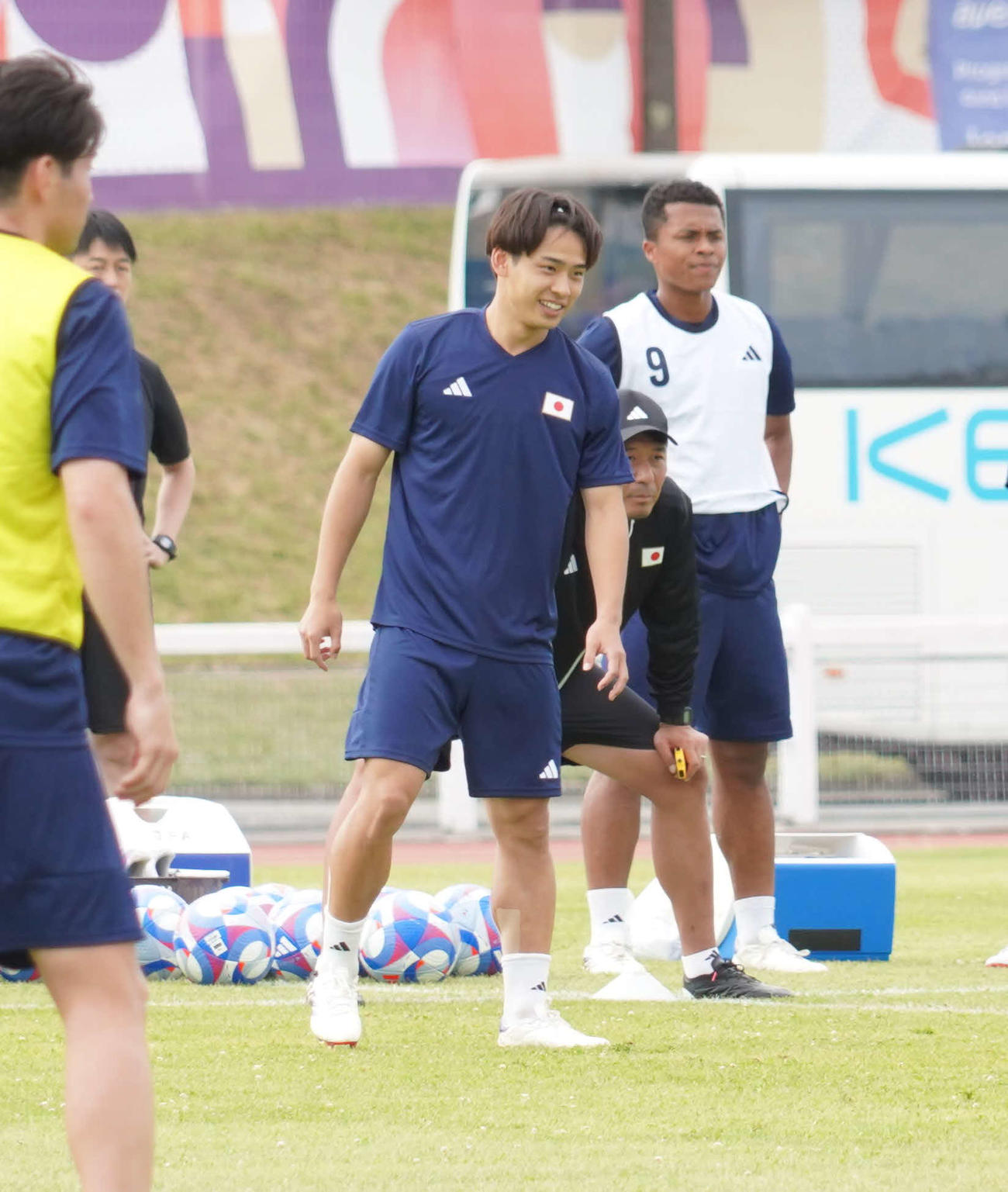 調整するパリ五輪サッカー男子日本代表MF斉藤光毅（撮影・佐藤成）