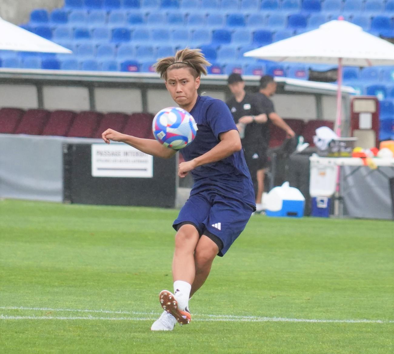 1次リーグ初戦パラグアイ戦に向けて調整したパリ五輪サッカー男子日本代表MF荒木遼太郎（撮影・佐藤成）