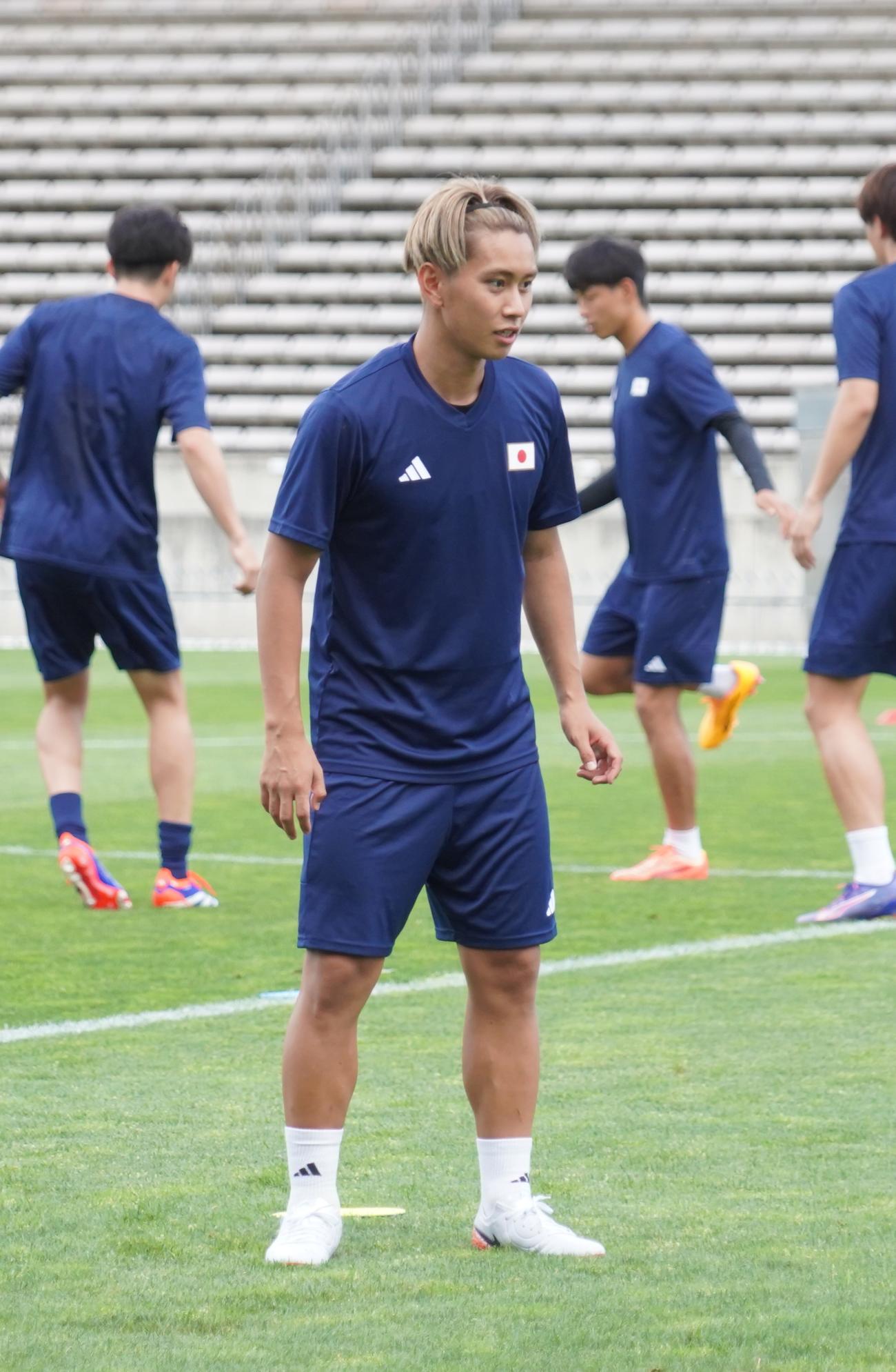 1次リーグ初戦パラグアイ戦に向けて調整したパリ五輪サッカー男子日本代表MF荒木遼太郎（撮影・佐藤成）