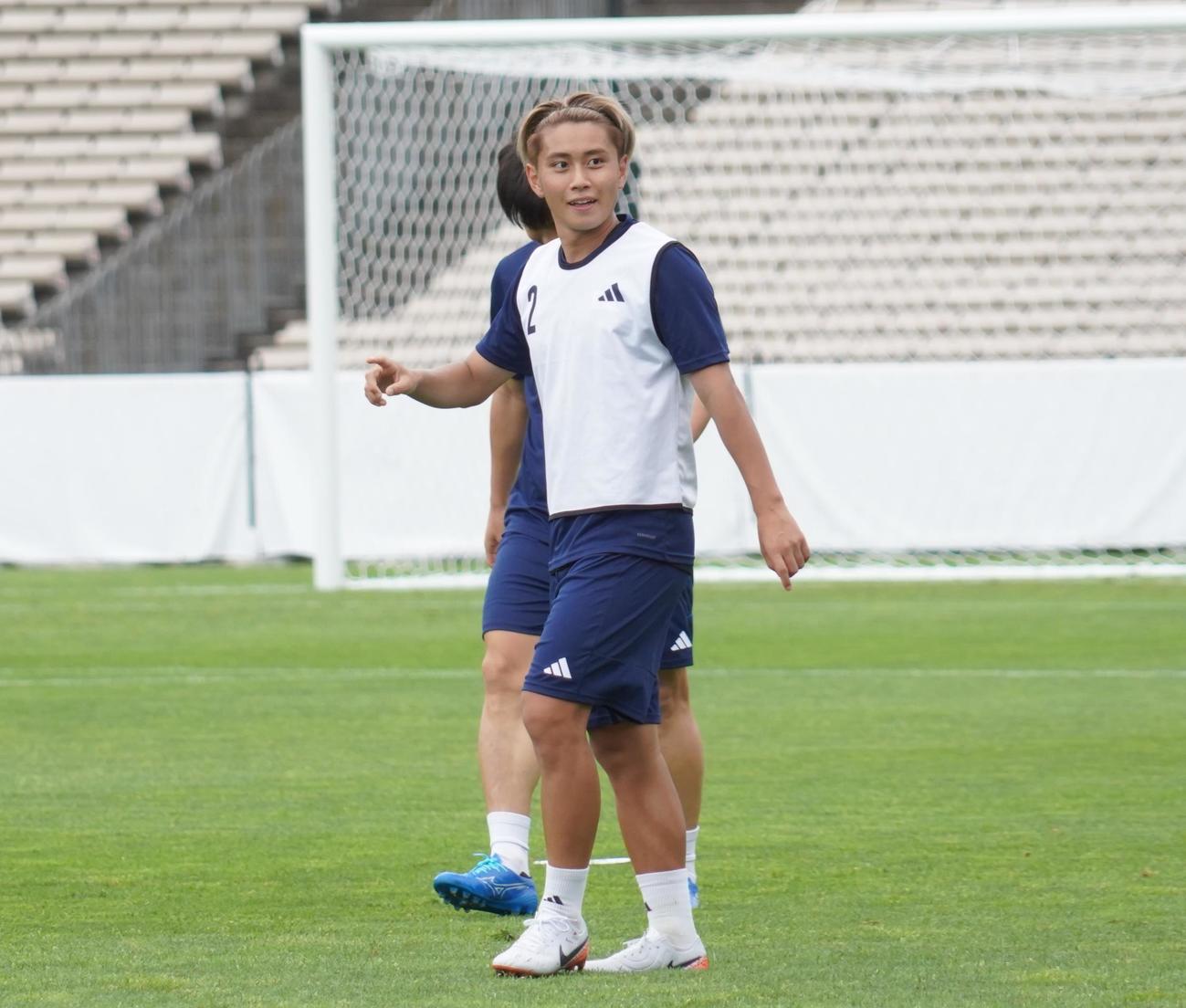 1次リーグ初戦パラグアイ戦に向けて調整したパリ五輪サッカー男子日本代表MF荒木遼太郎（撮影・佐藤成）