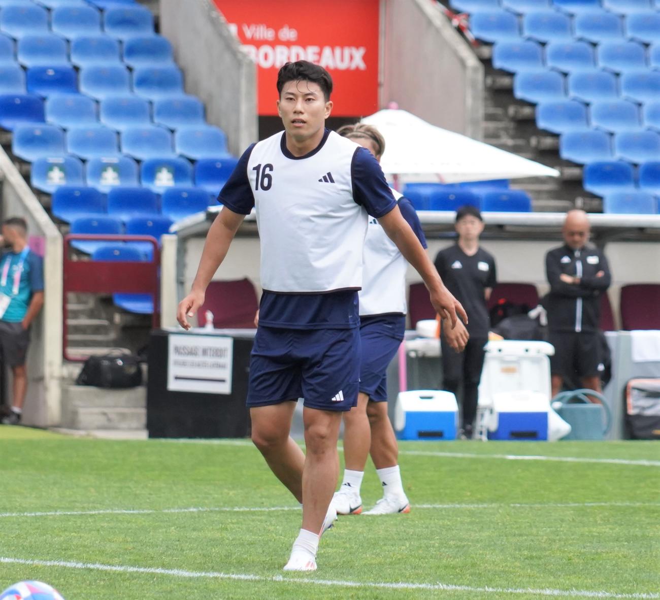 1次リーグ初戦パラグアイ戦に向けて調整したパリ五輪サッカー男子日本代表FW細谷真大（撮影・佐藤成）