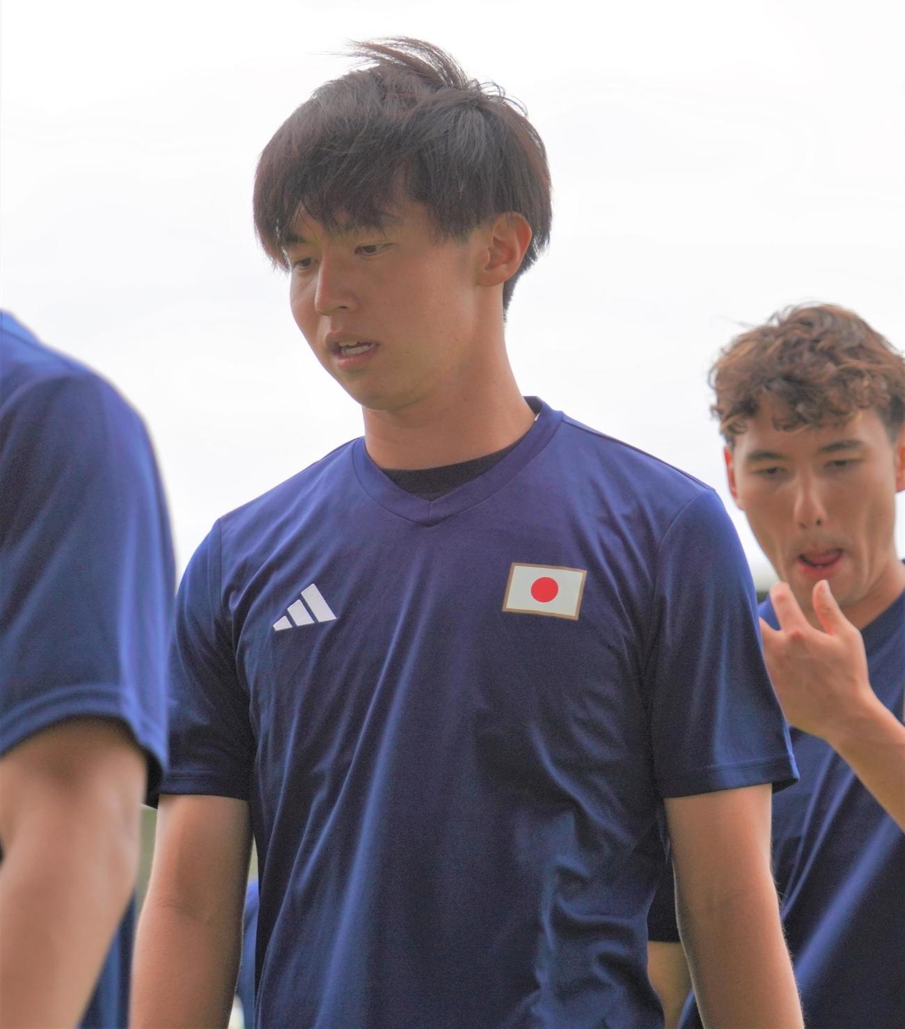 1次リーグ初戦パラグアイ戦に向けて調整するパリ五輪サッカー男子日本代表DF鈴木海音（撮影・佐藤成）
