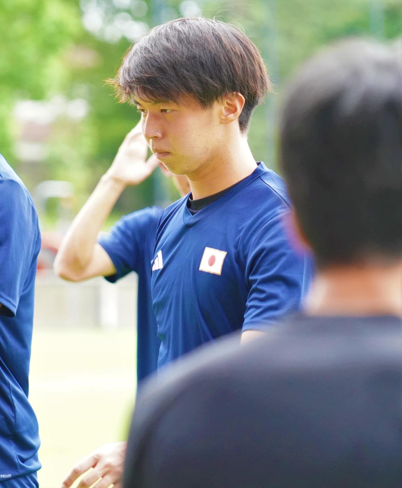 1次リーグ初戦パラグアイ戦に向けて調整するパリ五輪サッカー男子日本代表DF鈴木海音（撮影・佐藤成）
