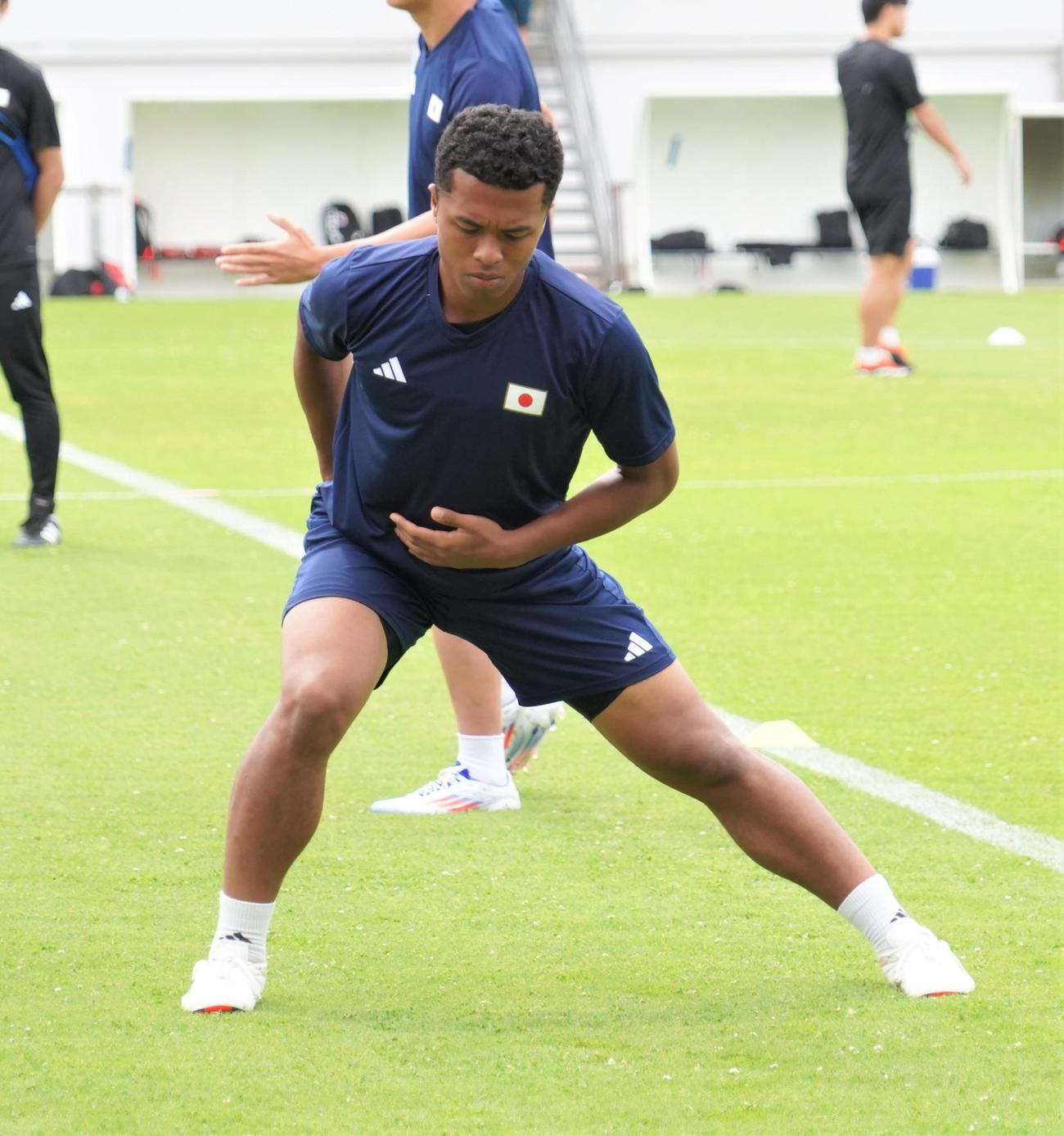 1次リーグ初戦パラグアイ戦に向けて調整するパリ五輪サッカー男子日本代表MF藤田譲瑠チマ主将（撮影・佐藤成）