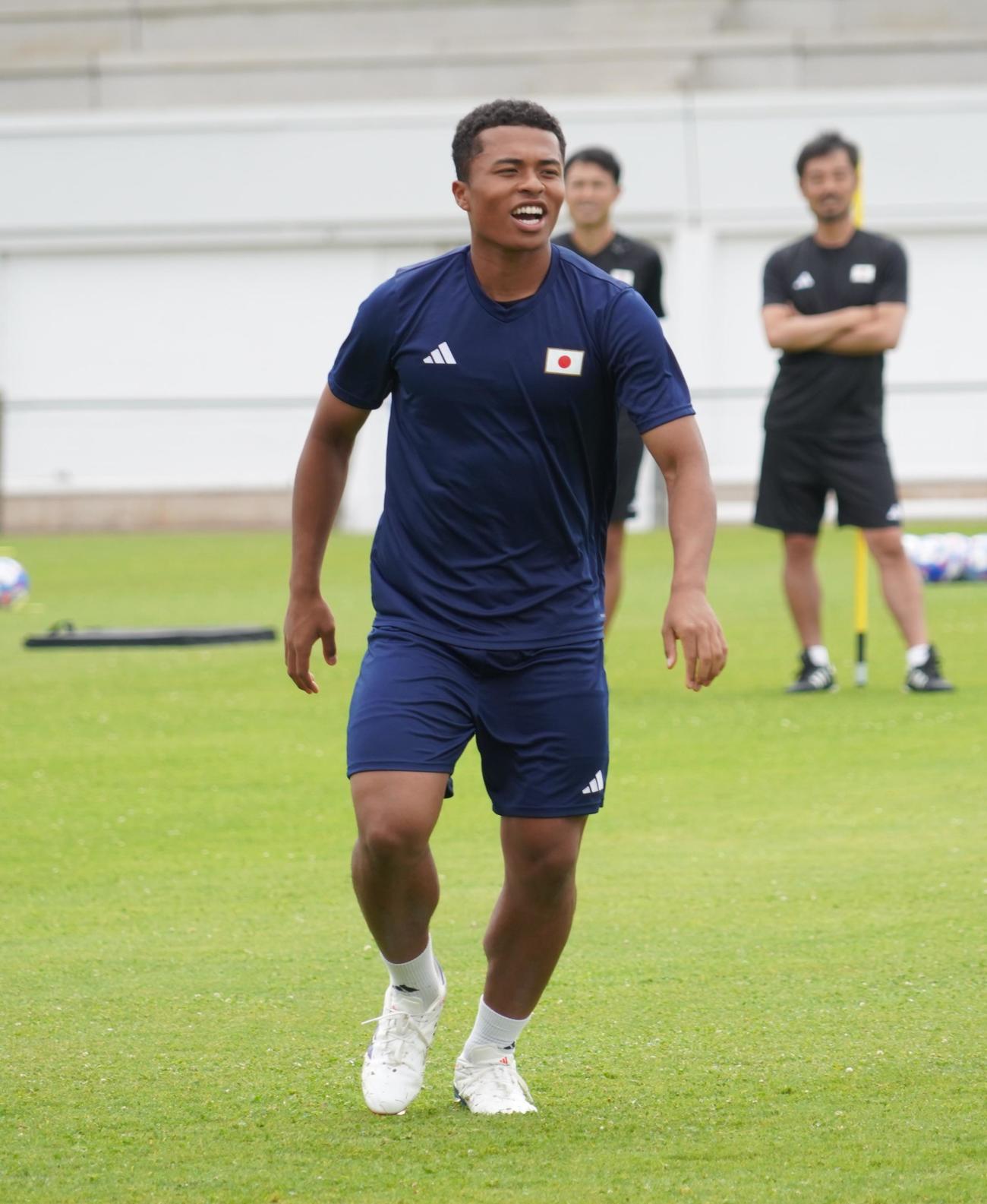 1次リーグ初戦パラグアイ戦に向けて調整するパリ五輪サッカー男子日本代表MF藤田譲瑠チマ主将（撮影・佐藤成）