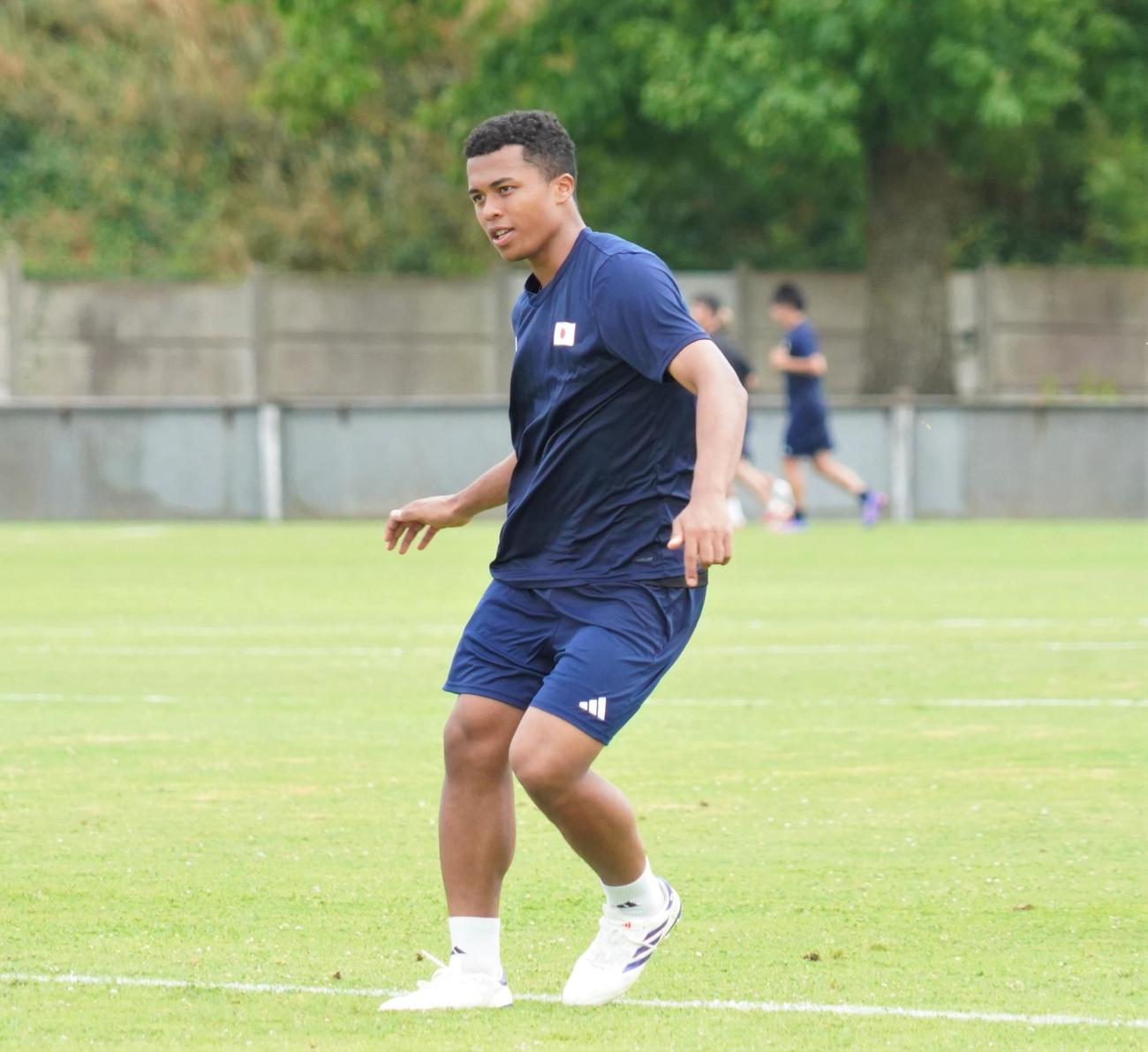 1次リーグ初戦パラグアイ戦に向けて調整するパリ五輪サッカー男子日本代表MF藤田譲瑠チマ主将（撮影・佐藤成）