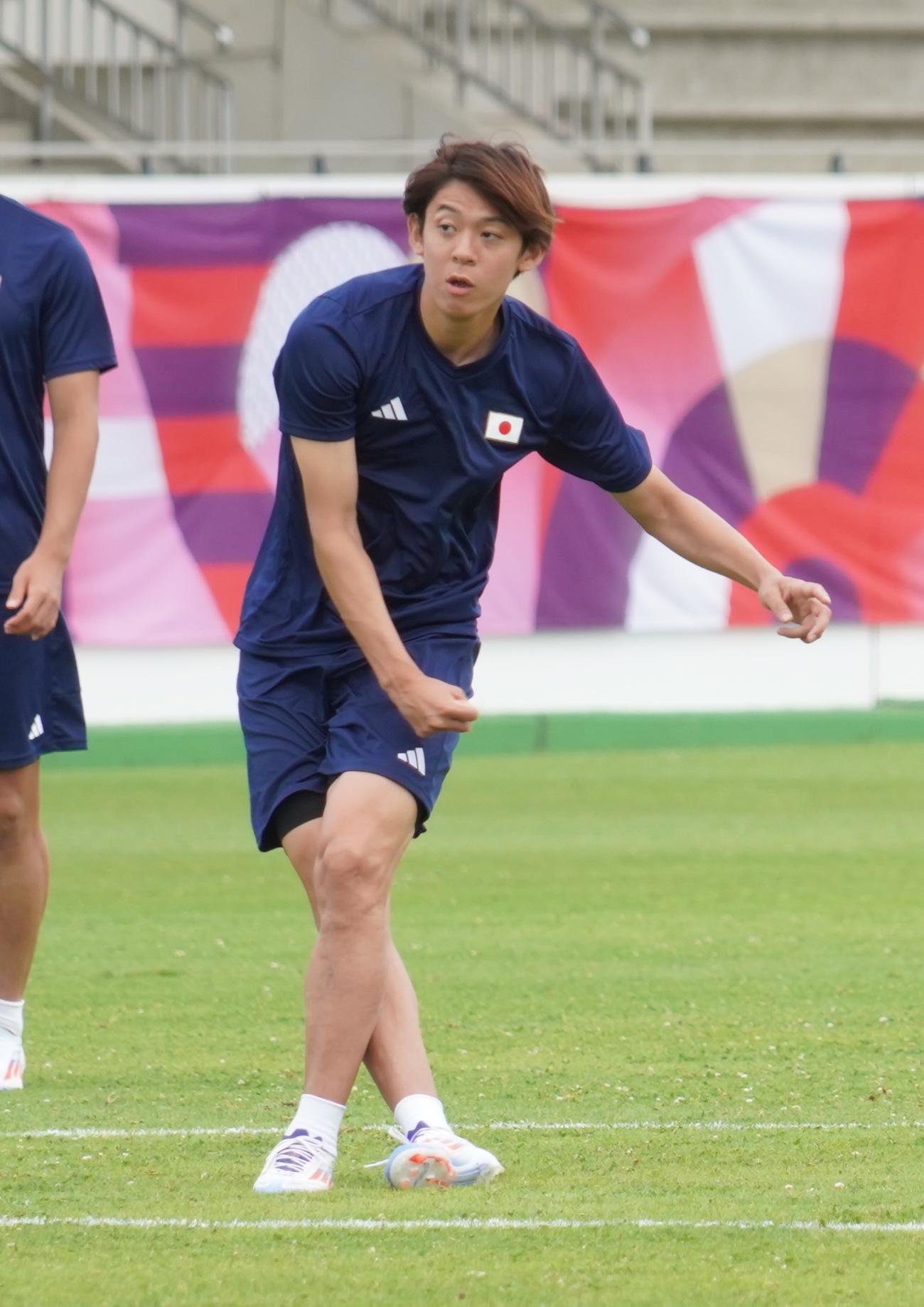 1次リーグ初戦パラグアイ戦に向けて調整するパリ五輪サッカー男子日本代表MF山本理仁（撮影・佐藤成）