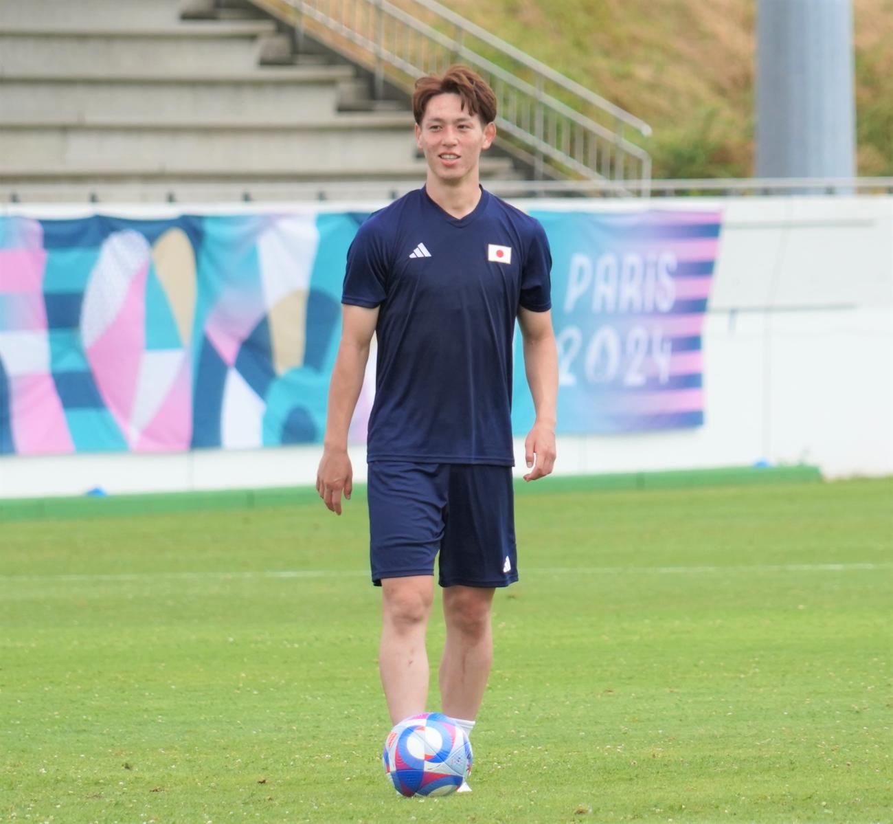 1次リーグ初戦パラグアイ戦に向けて調整するパリ五輪サッカー男子日本代表MF植中朝日（撮影・佐藤成）