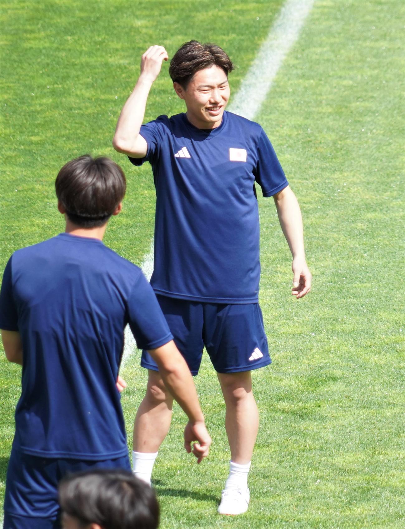 1次リーグ初戦パラグアイ戦に向けて調整したパリ五輪サッカー男子日本代表MF三戸舜介（撮影・佐藤成）