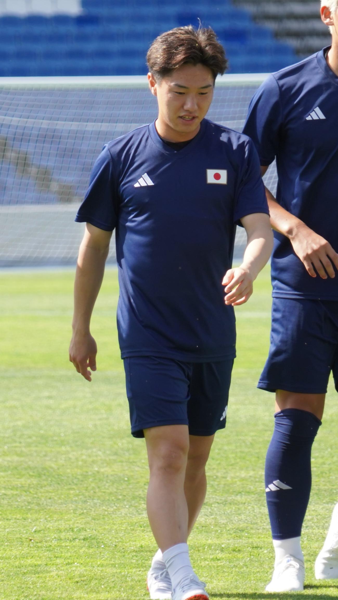 1次リーグ初戦パラグアイ戦に向けて調整したパリ五輪サッカー男子日本代表MF三戸舜介（撮影・佐藤成）