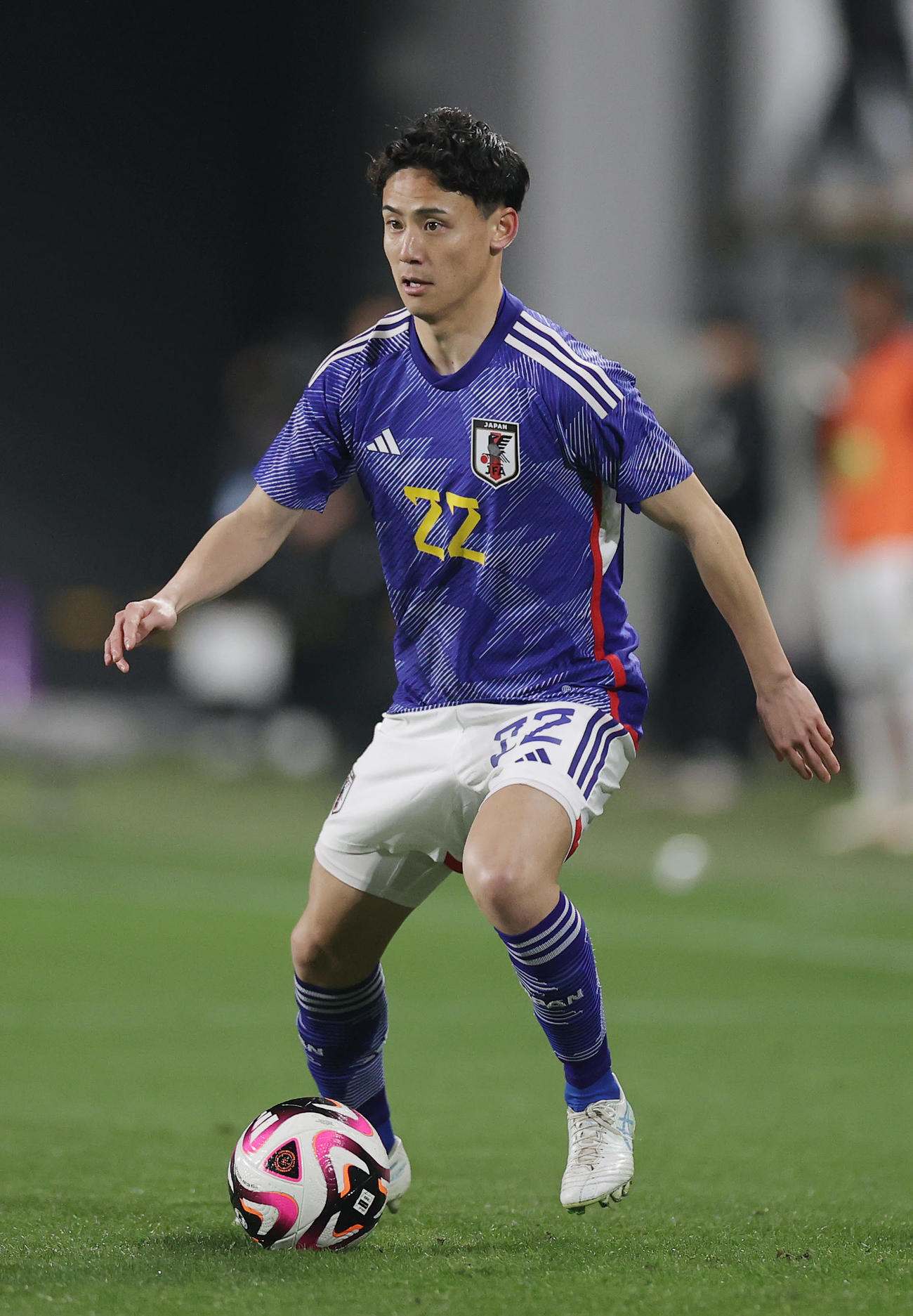国際親善試合　U－23日本対U－23マリ　後半、ドリブルで攻め上がる内野貴史（2024年3月撮影）